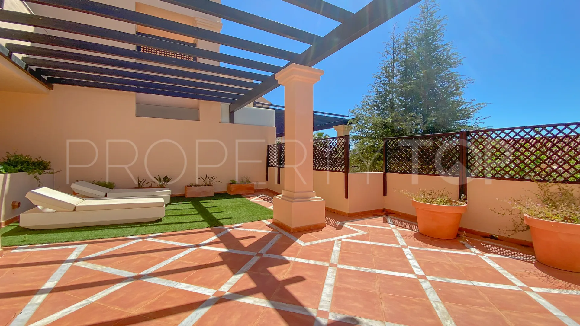 Nueva Andalucia, apartamento planta baja en venta de 2 dormitorios