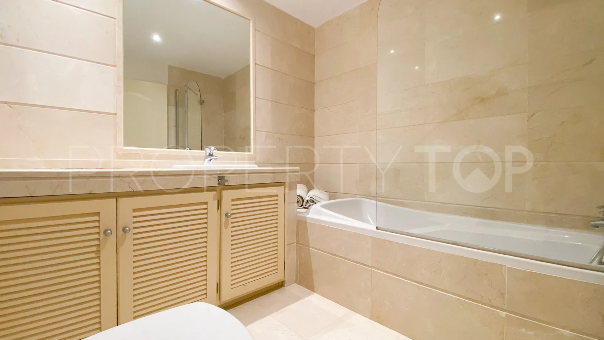 Nueva Andalucia, apartamento planta baja en venta de 2 dormitorios