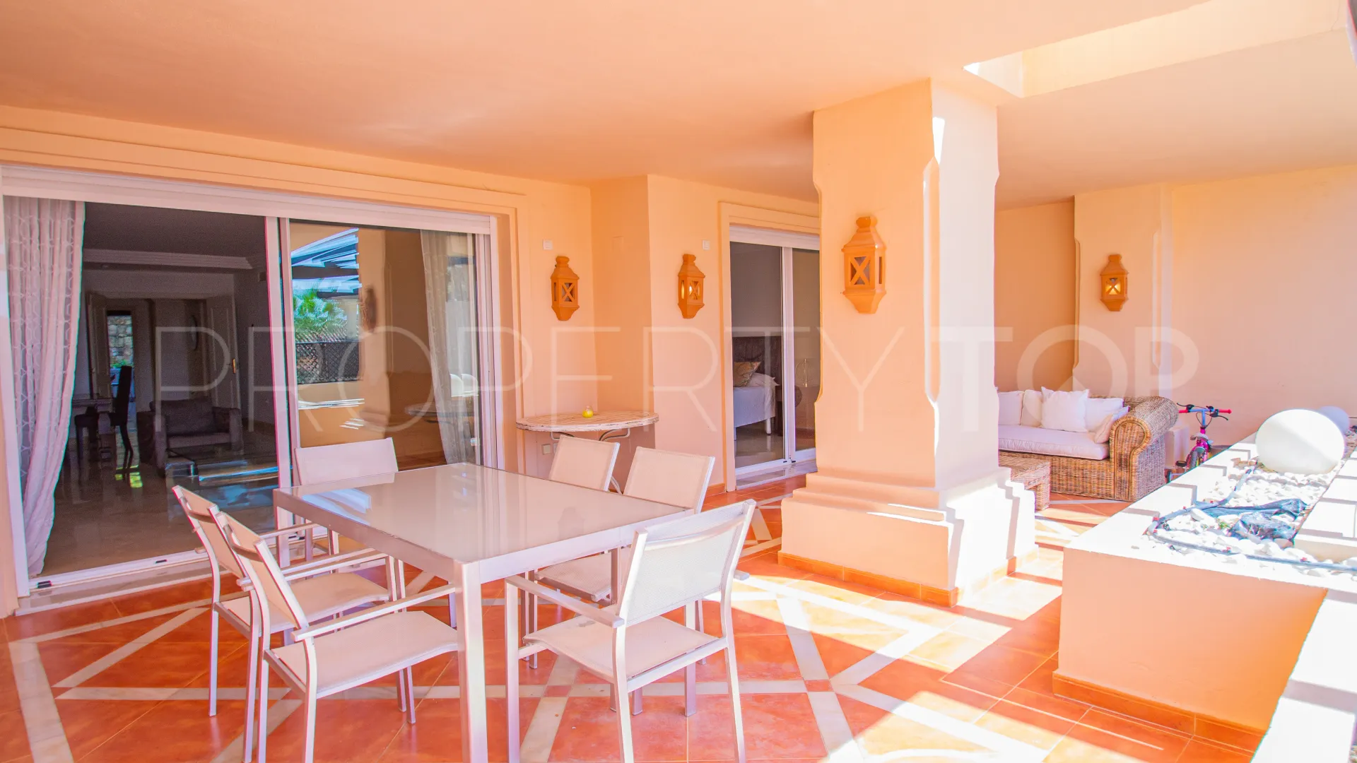 Nueva Andalucia, apartamento planta baja en venta de 2 dormitorios