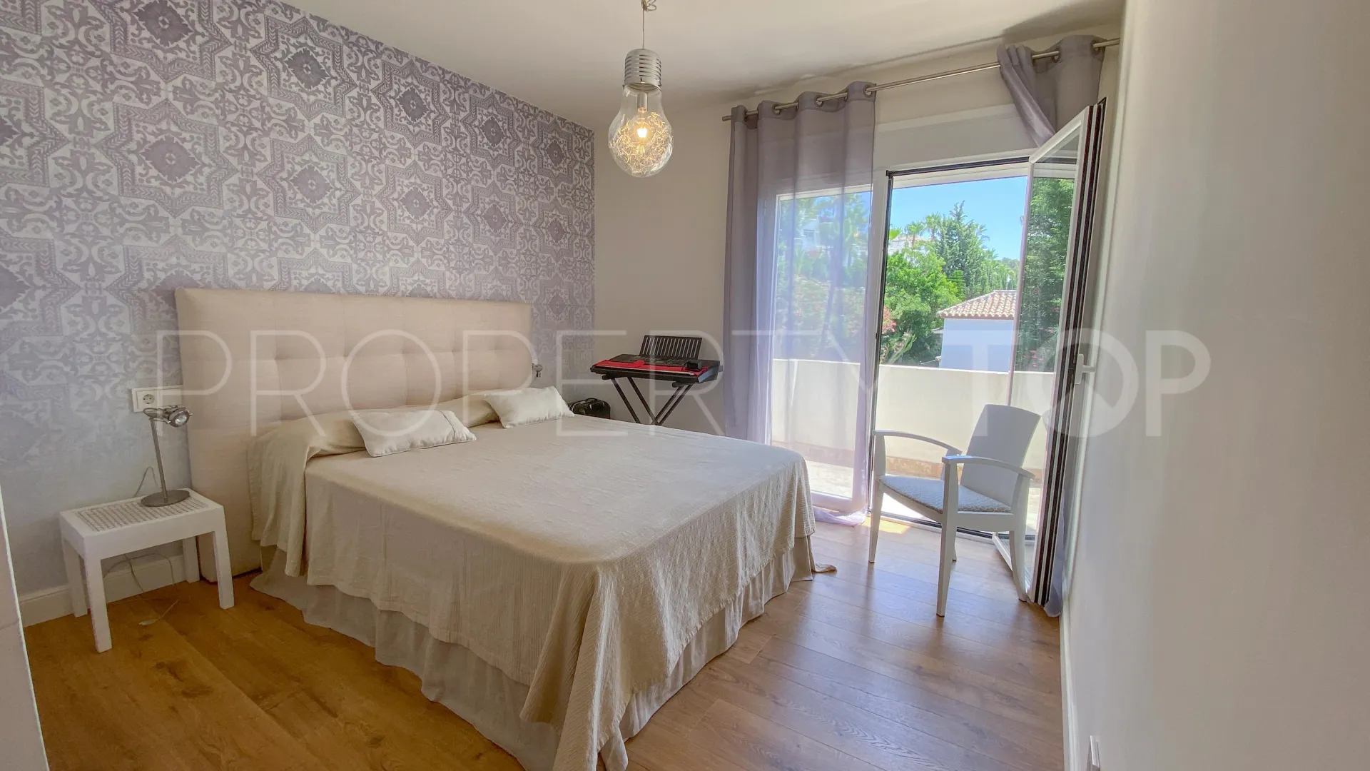 Nueva Andalucia, villa en venta de 5 dormitorios