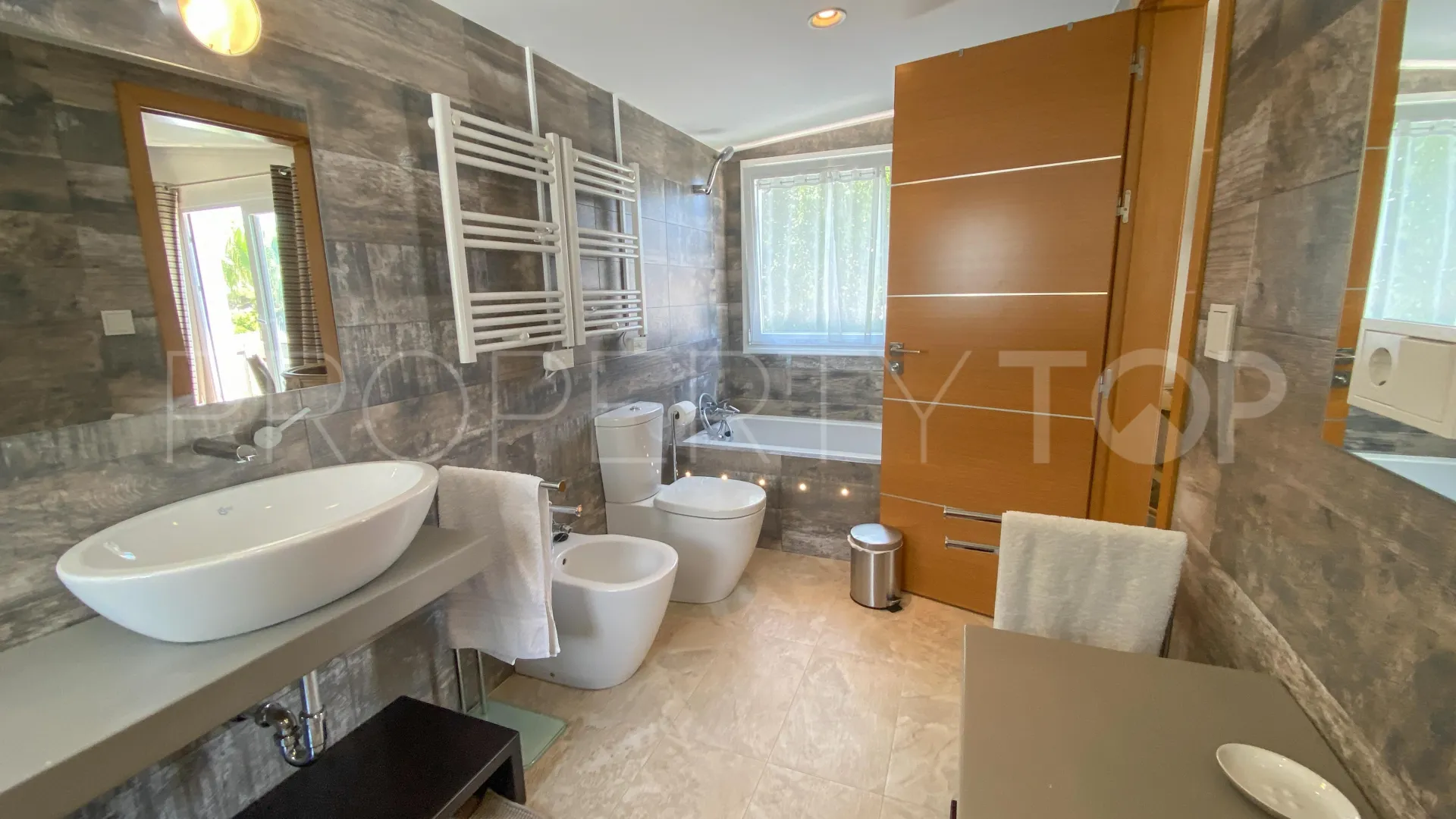 Nueva Andalucia, villa en venta de 5 dormitorios