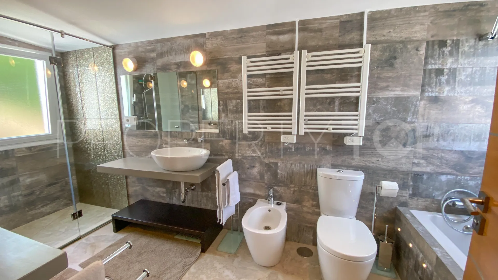 Nueva Andalucia, villa en venta de 5 dormitorios