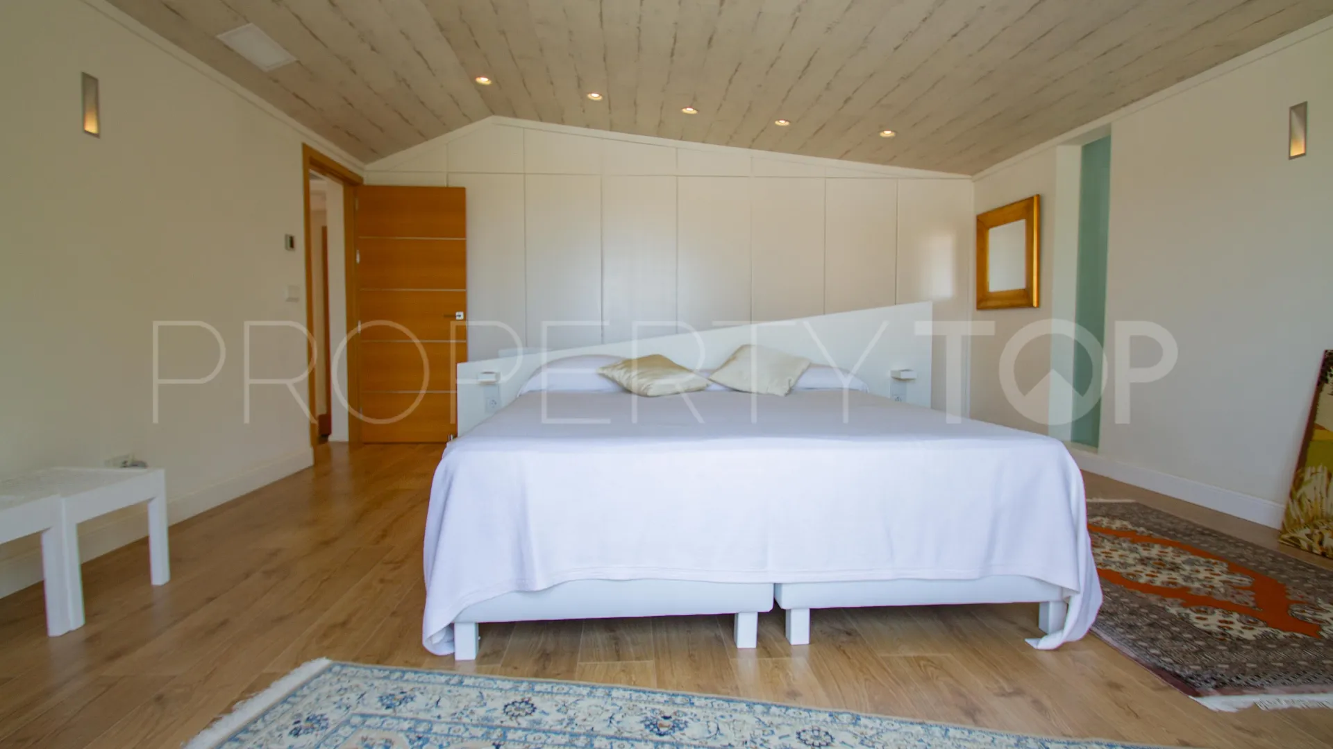 Nueva Andalucia, villa en venta de 5 dormitorios