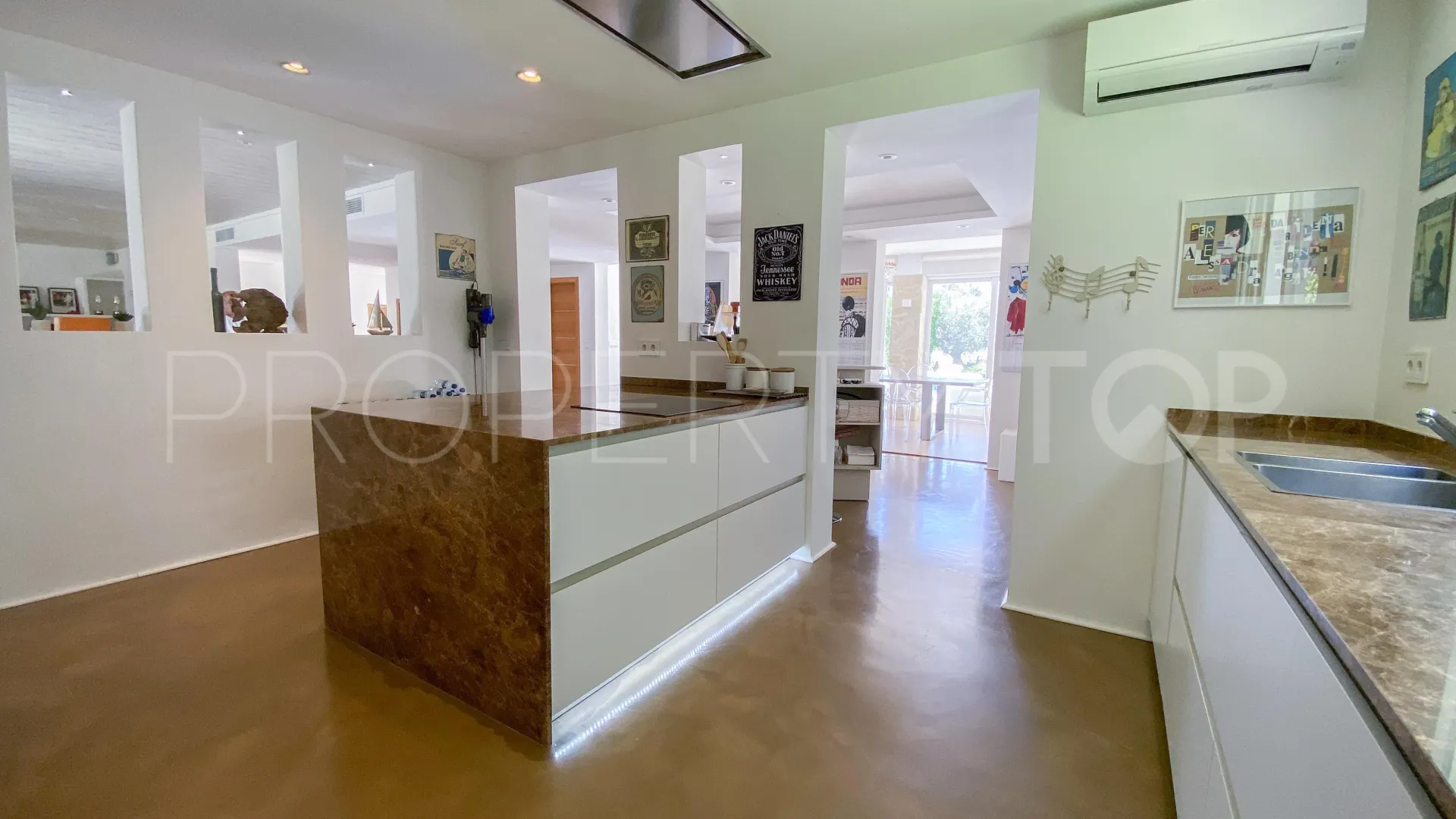 Nueva Andalucia, villa en venta de 5 dormitorios