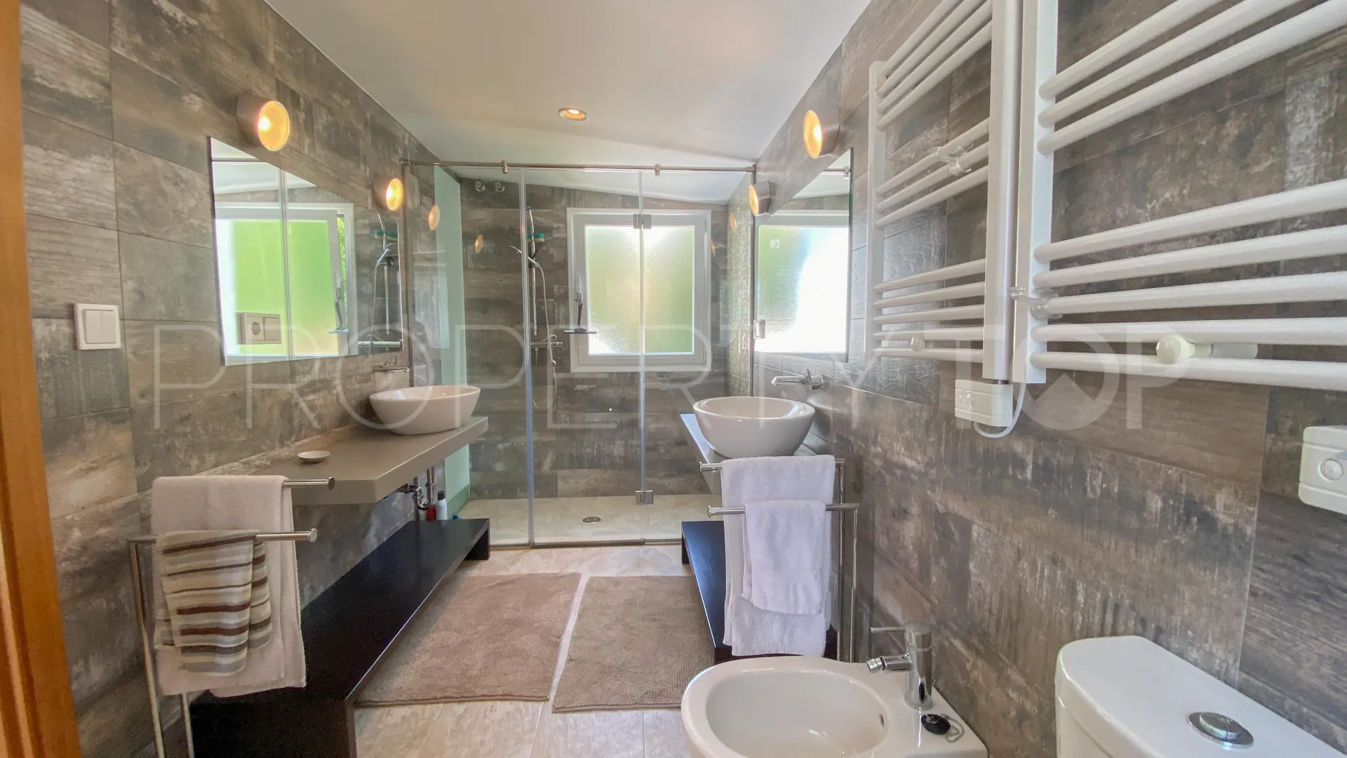 Nueva Andalucia, villa en venta de 5 dormitorios