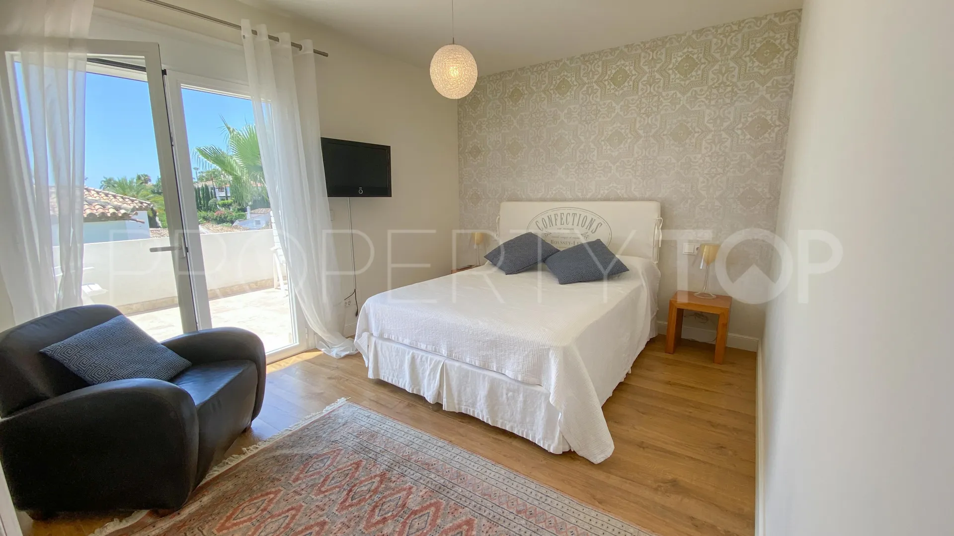 Nueva Andalucia, villa en venta de 5 dormitorios