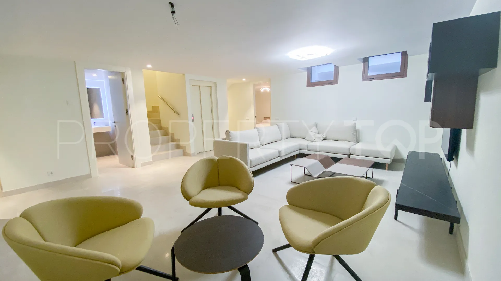 4 bedrooms semi detached villa in Marbella Golden Mile for sale