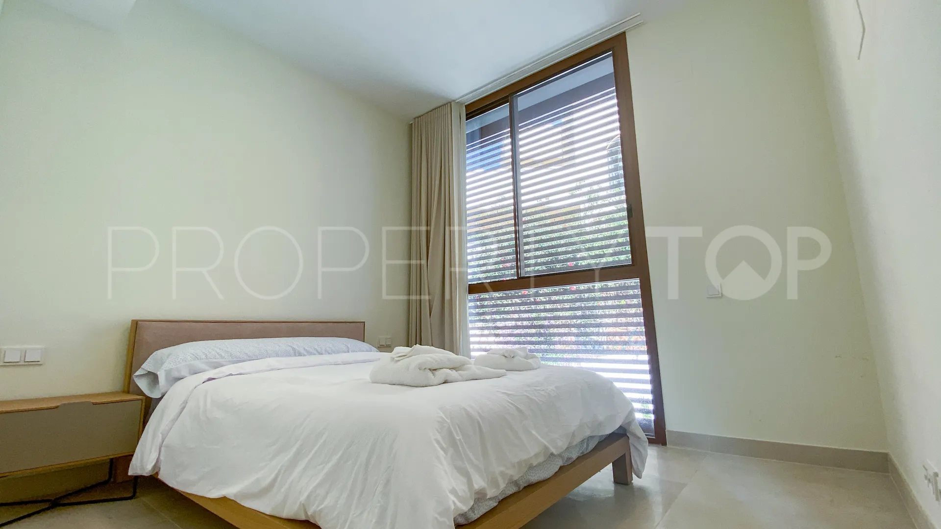 4 bedrooms semi detached villa in Marbella Golden Mile for sale