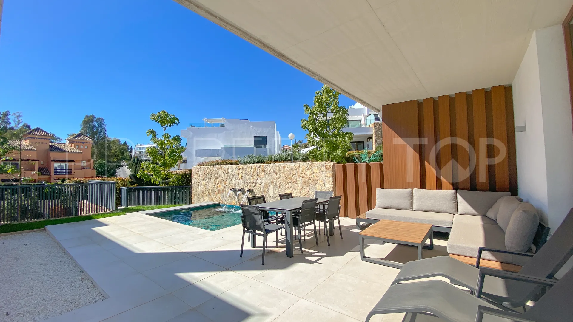 4 bedrooms semi detached villa in Marbella Golden Mile for sale
