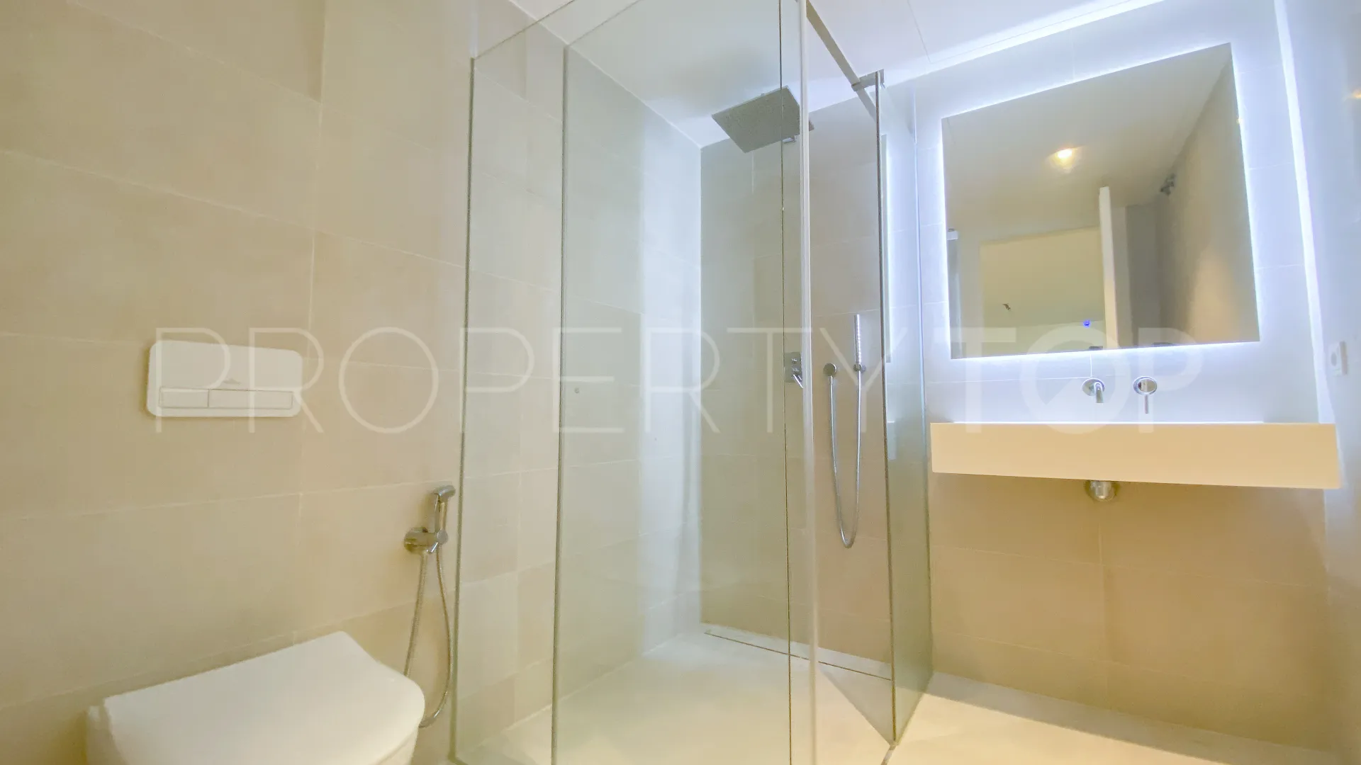 4 bedrooms semi detached villa in Marbella Golden Mile for sale