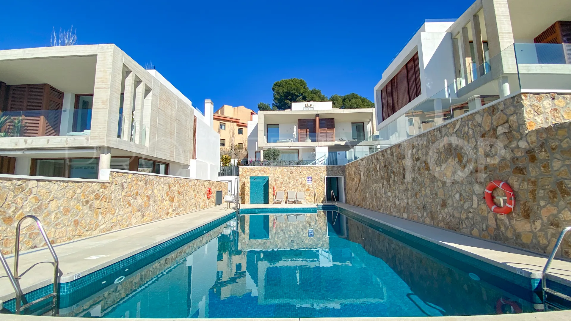 4 bedrooms semi detached villa in Marbella Golden Mile for sale
