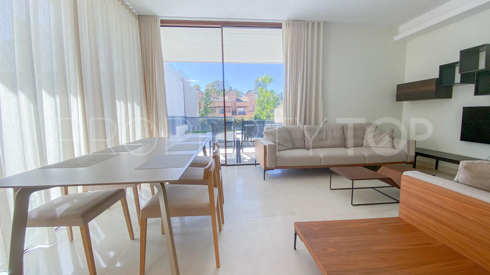 4 bedrooms semi detached villa in Marbella Golden Mile for sale