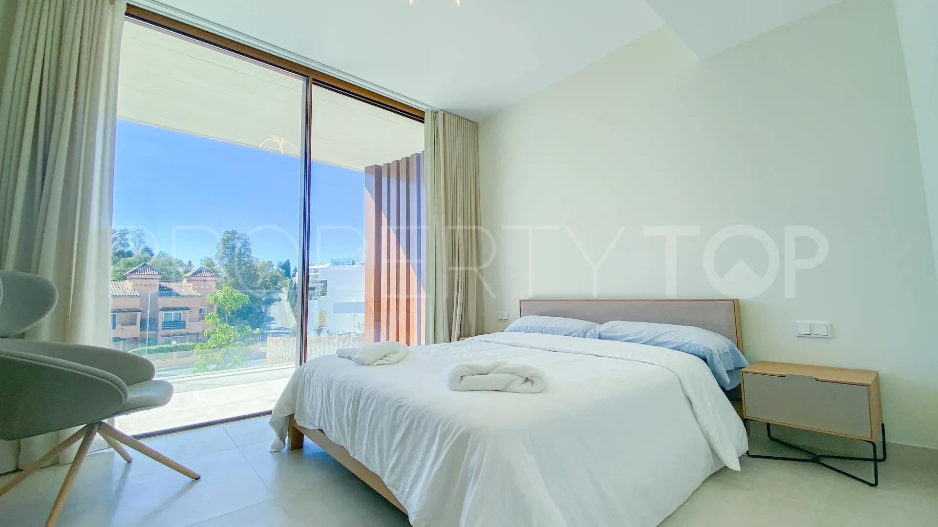 4 bedrooms semi detached villa in Marbella Golden Mile for sale