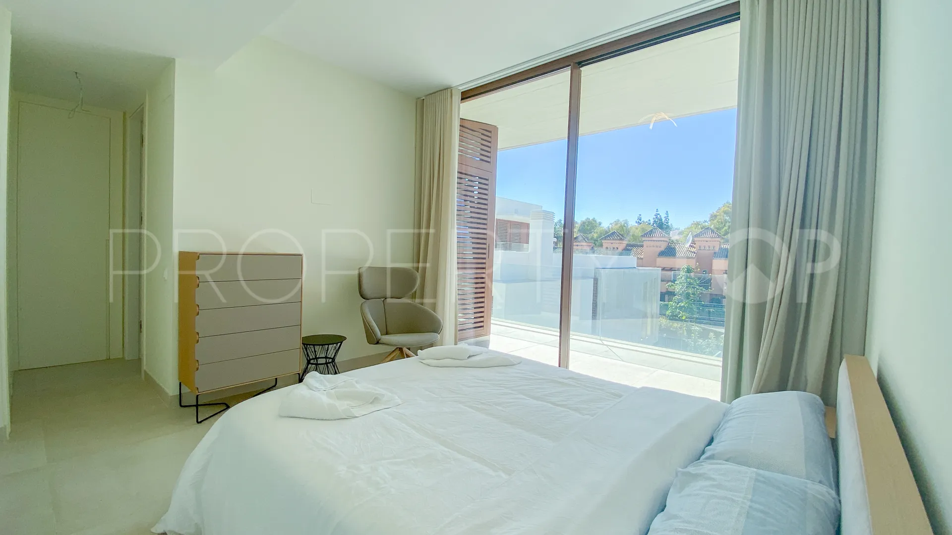4 bedrooms semi detached villa in Marbella Golden Mile for sale
