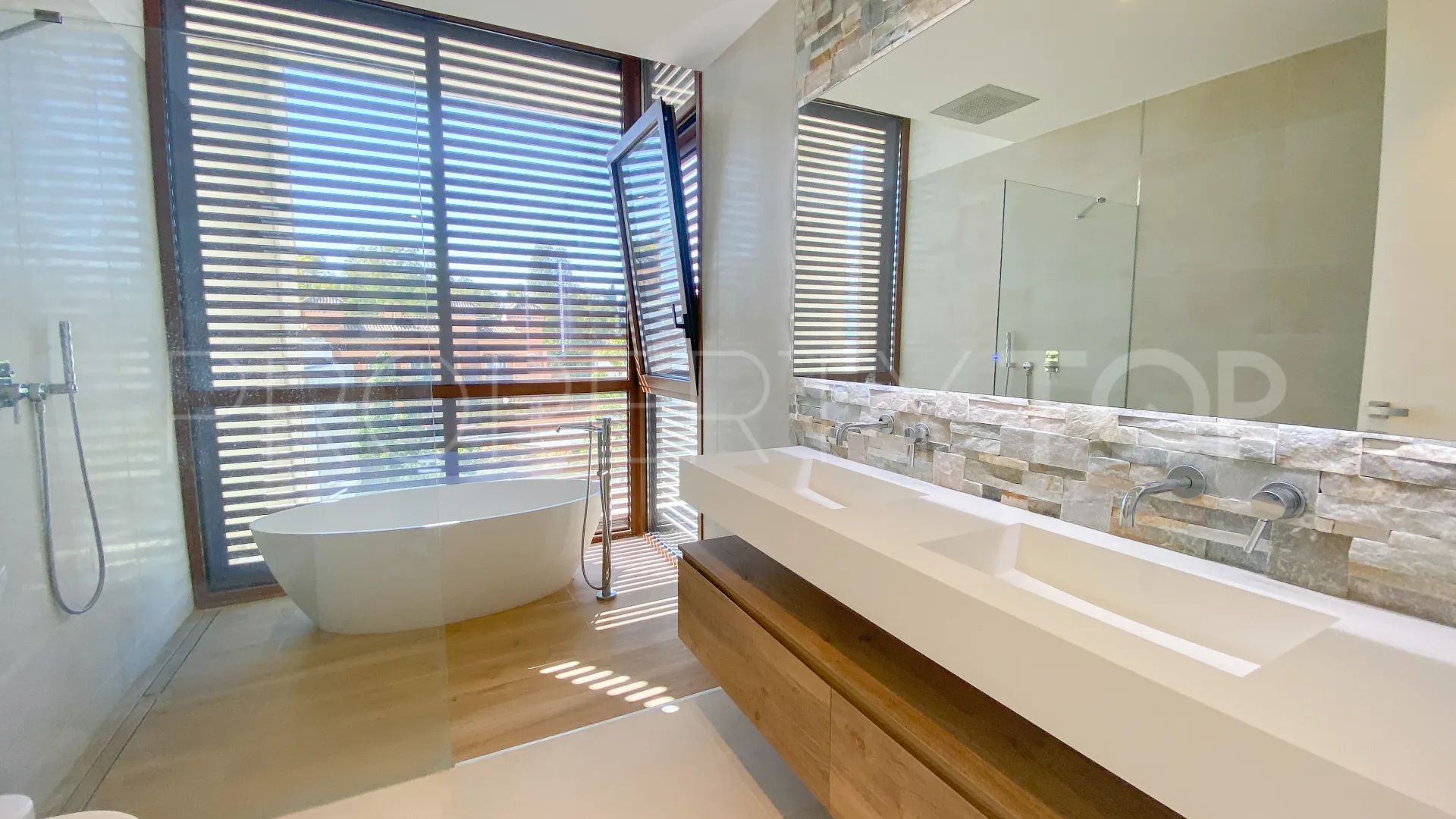 4 bedrooms semi detached villa in Marbella Golden Mile for sale