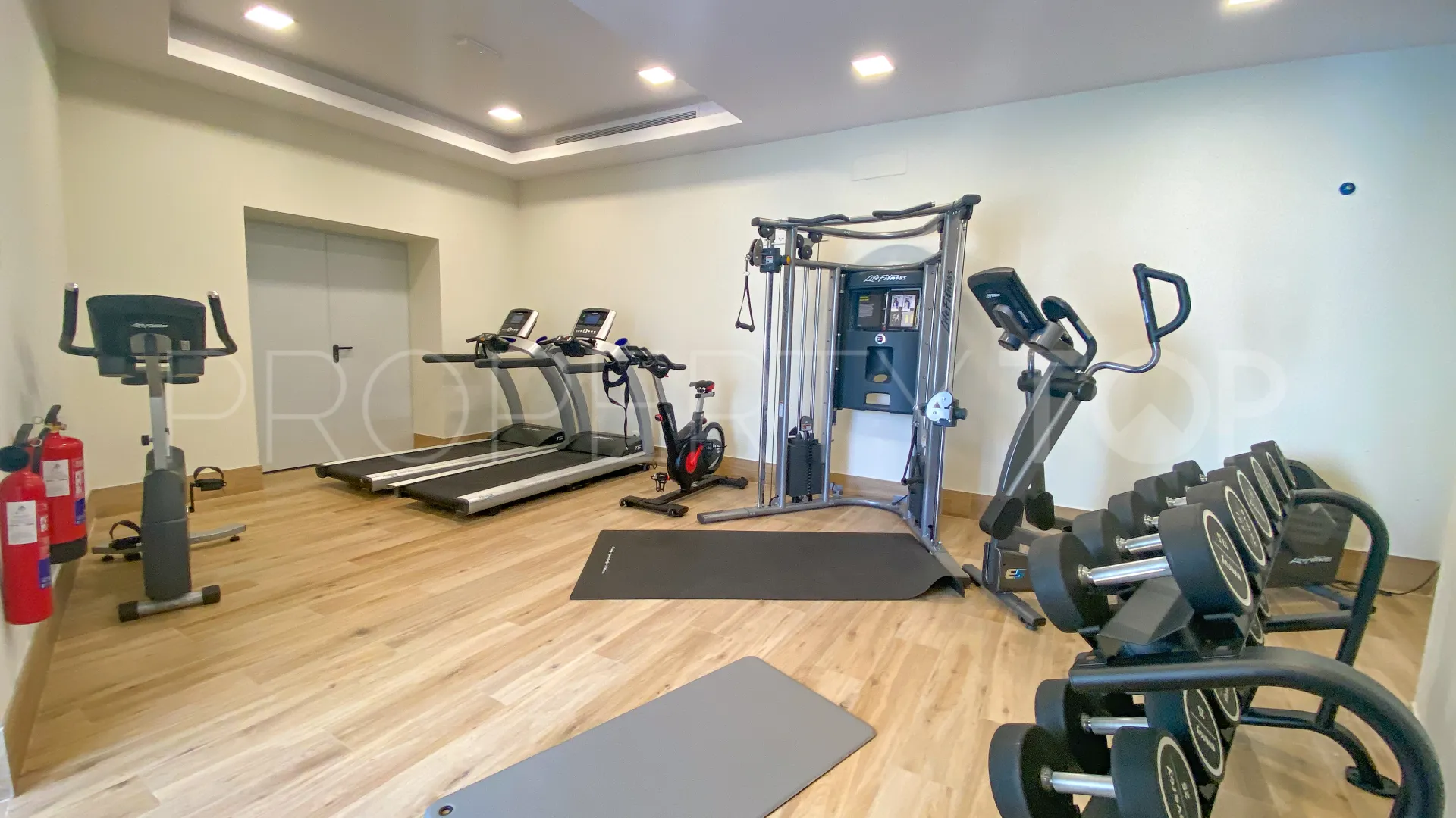 4 bedrooms semi detached villa in Marbella Golden Mile for sale