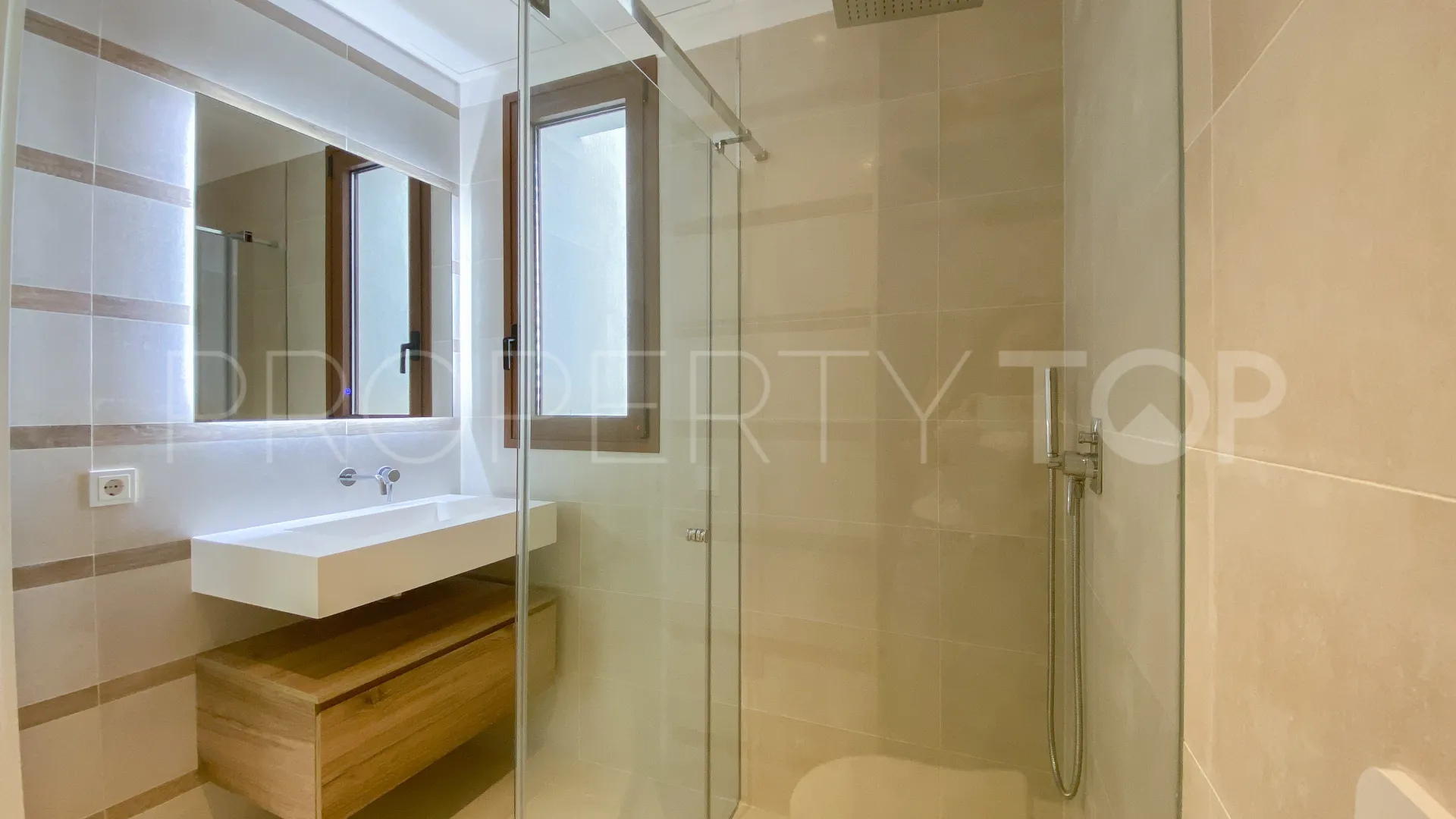 4 bedrooms semi detached villa in Marbella Golden Mile for sale