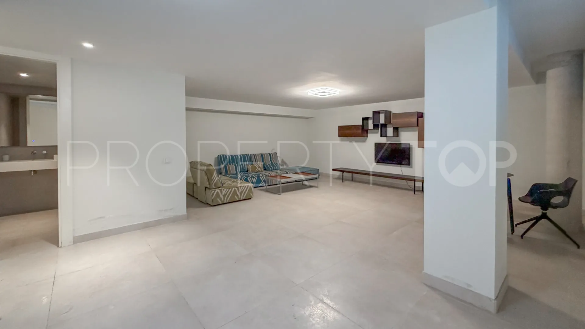 Villa pareada en venta con 4 dormitorios en Marbella Golden Mile