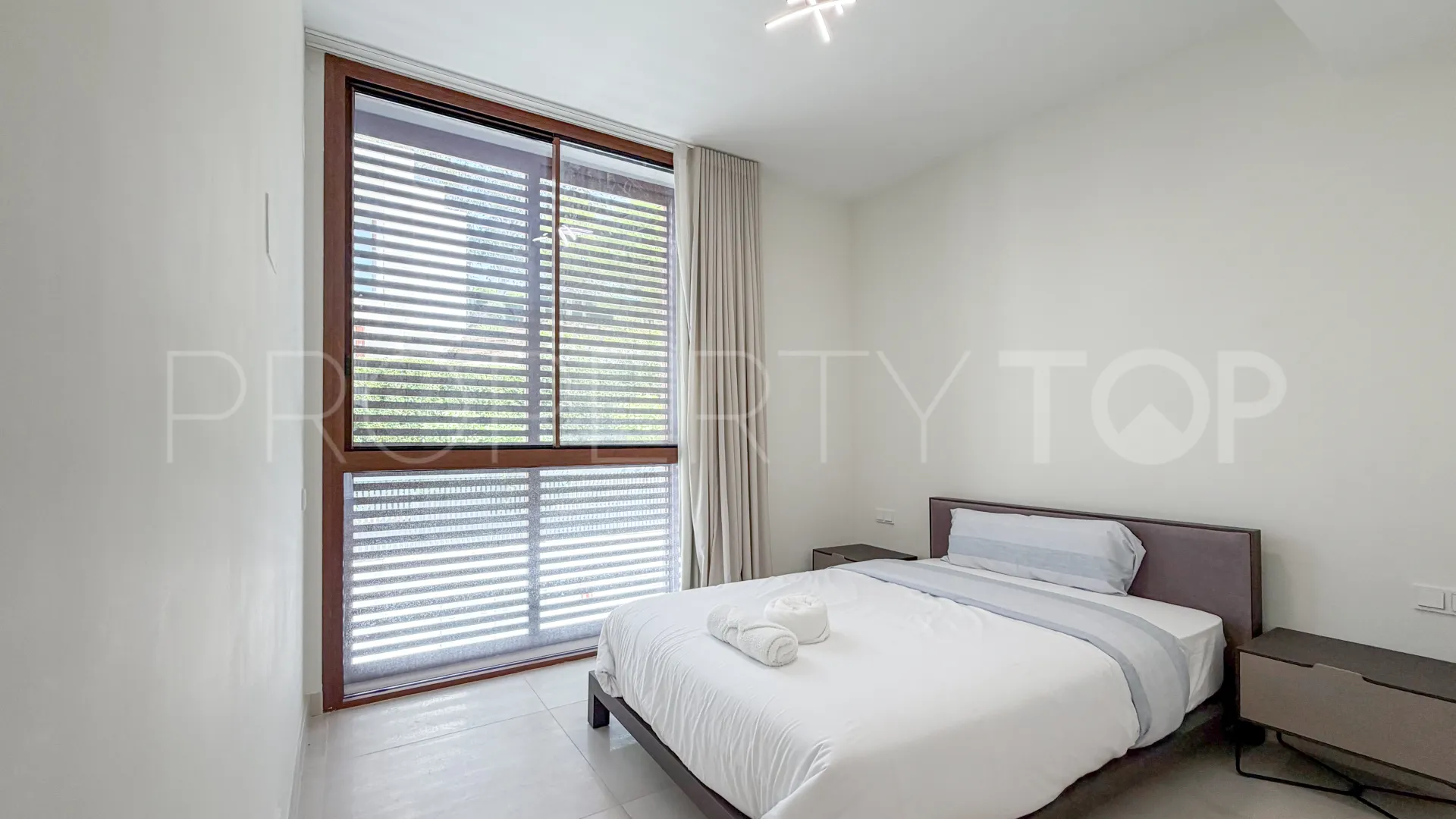 Villa pareada en venta con 4 dormitorios en Marbella Golden Mile