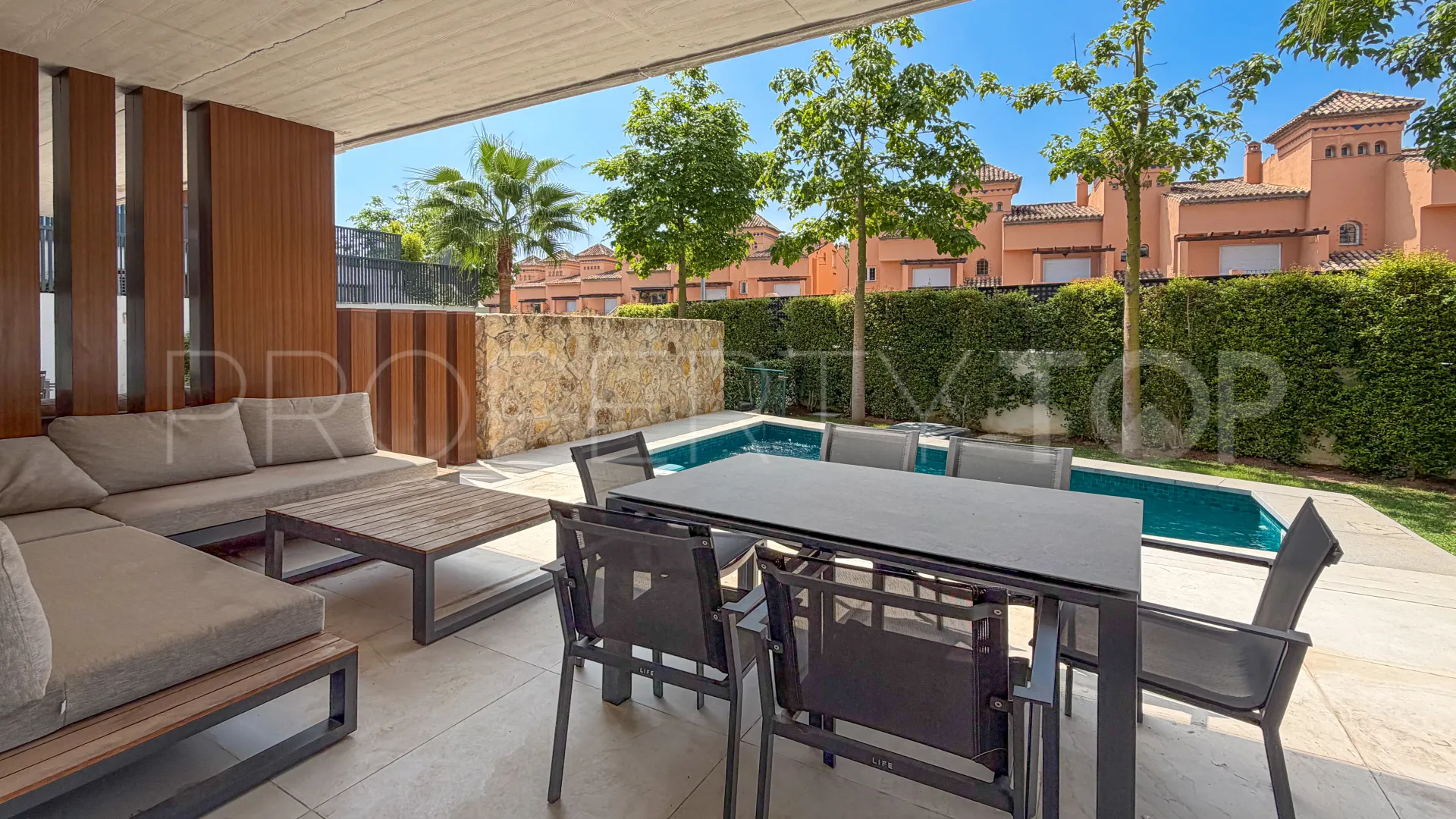 Villa pareada en venta con 4 dormitorios en Marbella Golden Mile