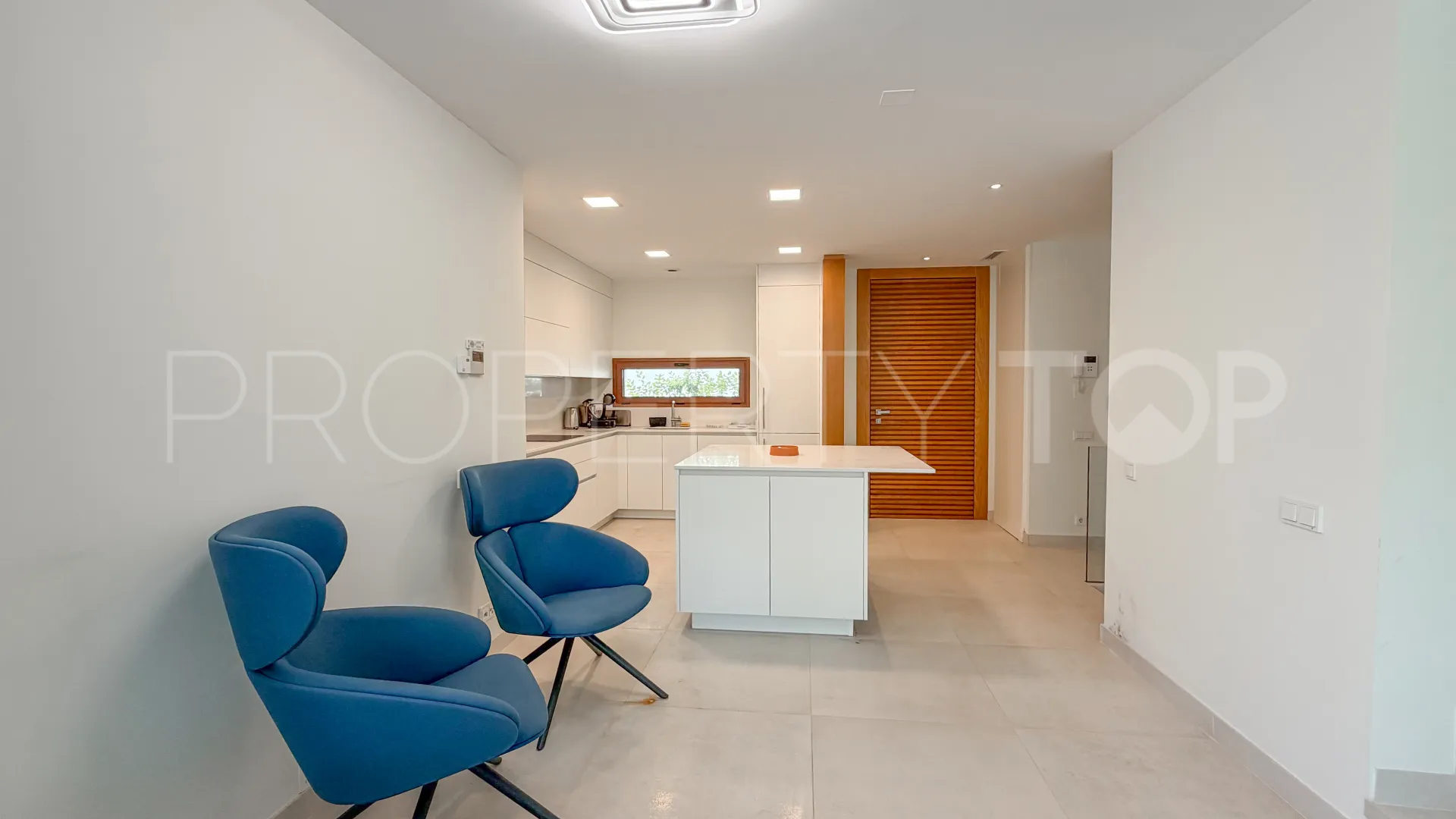 Villa pareada en venta con 4 dormitorios en Marbella Golden Mile