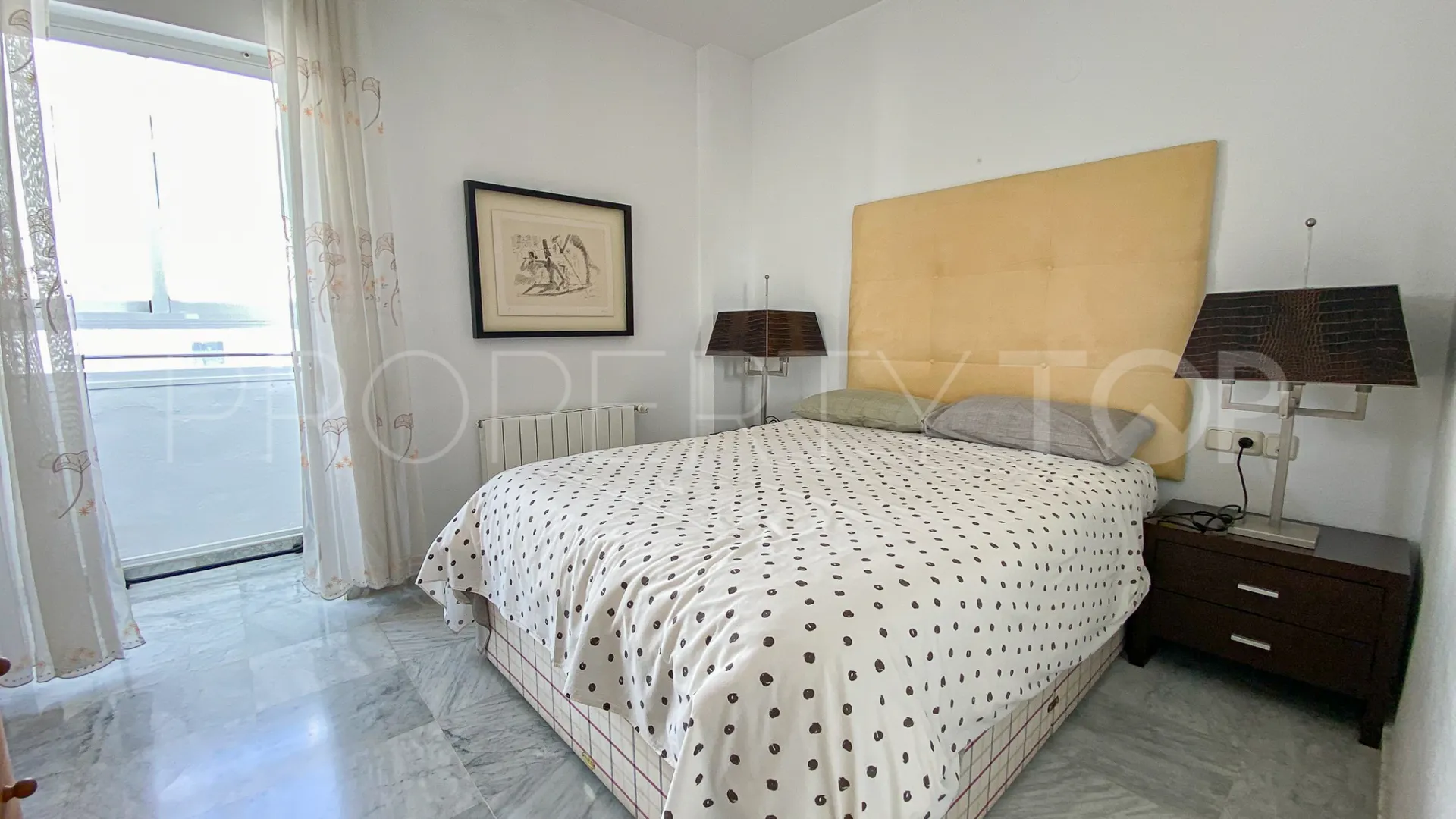 Duplex penthouse for sale in Marbella Golden Mile with 3 bedrooms