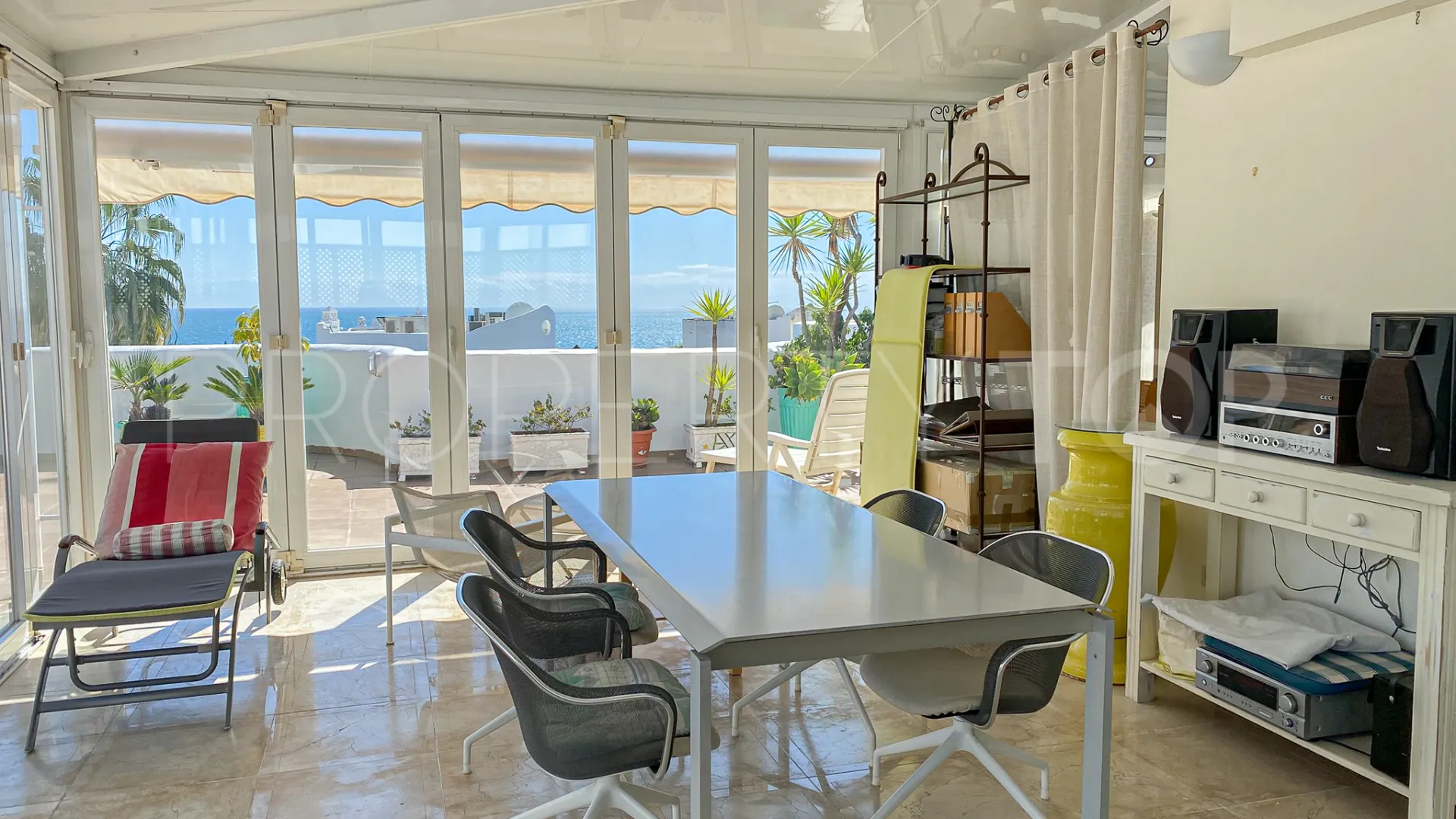 Duplex penthouse for sale in Marbella Golden Mile with 3 bedrooms