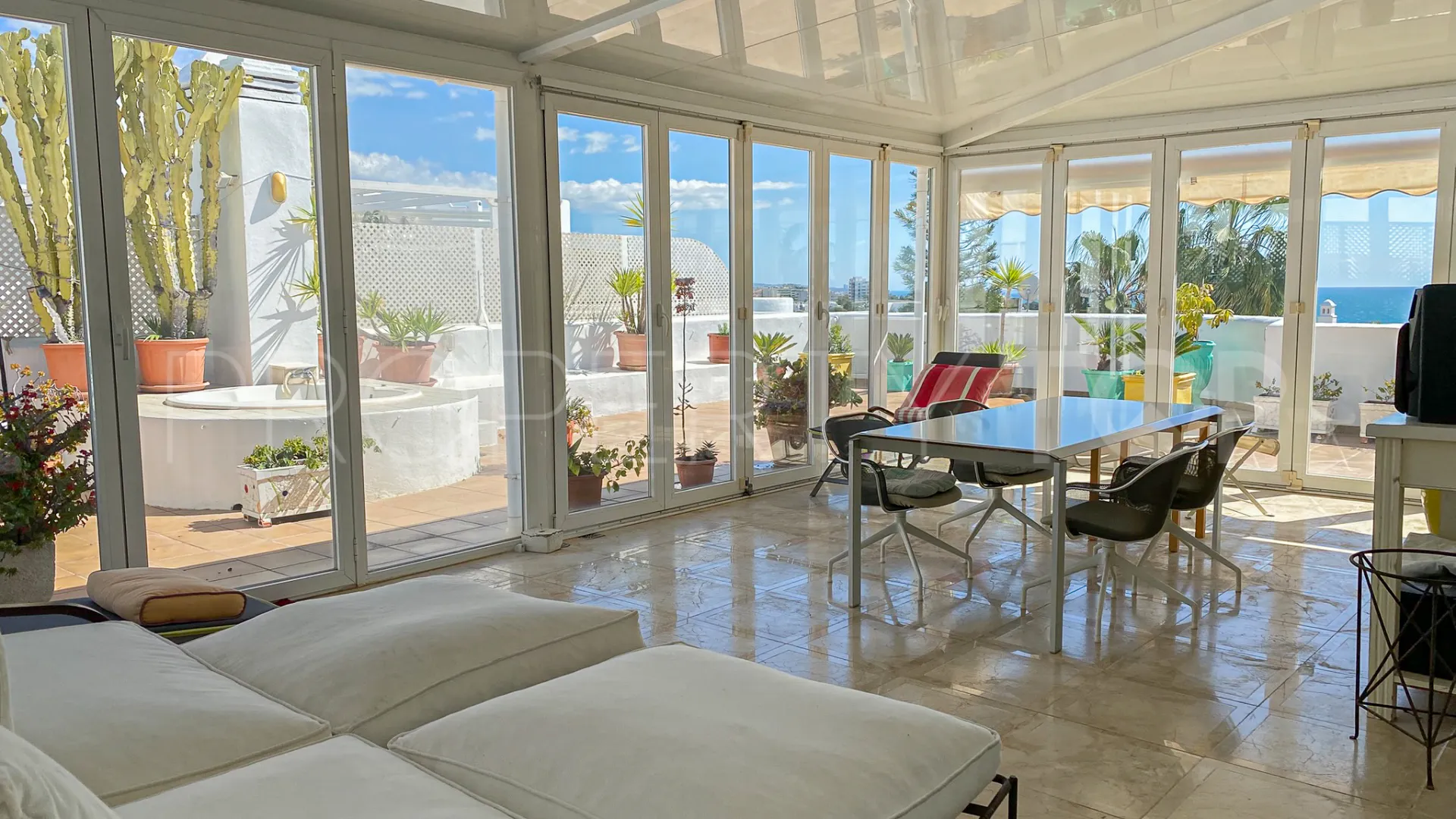 Duplex penthouse for sale in Marbella Golden Mile with 3 bedrooms