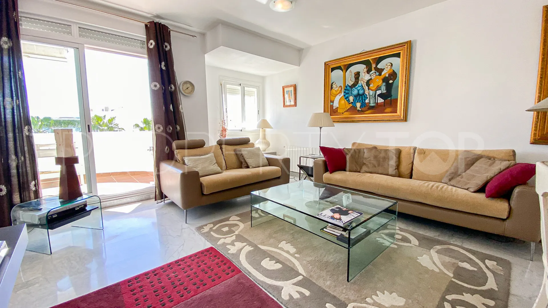 Duplex penthouse for sale in Marbella Golden Mile with 3 bedrooms