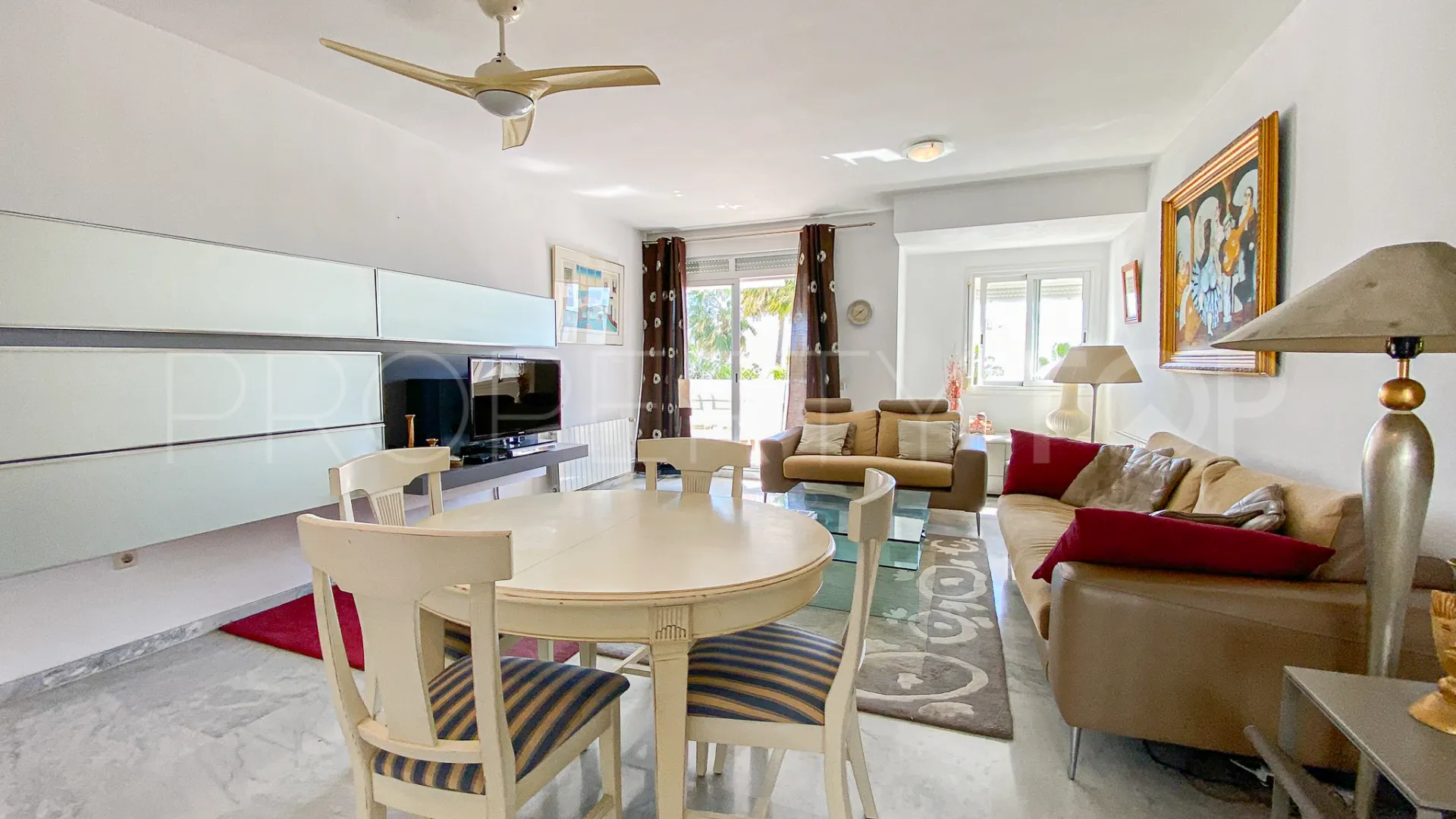 Duplex penthouse for sale in Marbella Golden Mile with 3 bedrooms