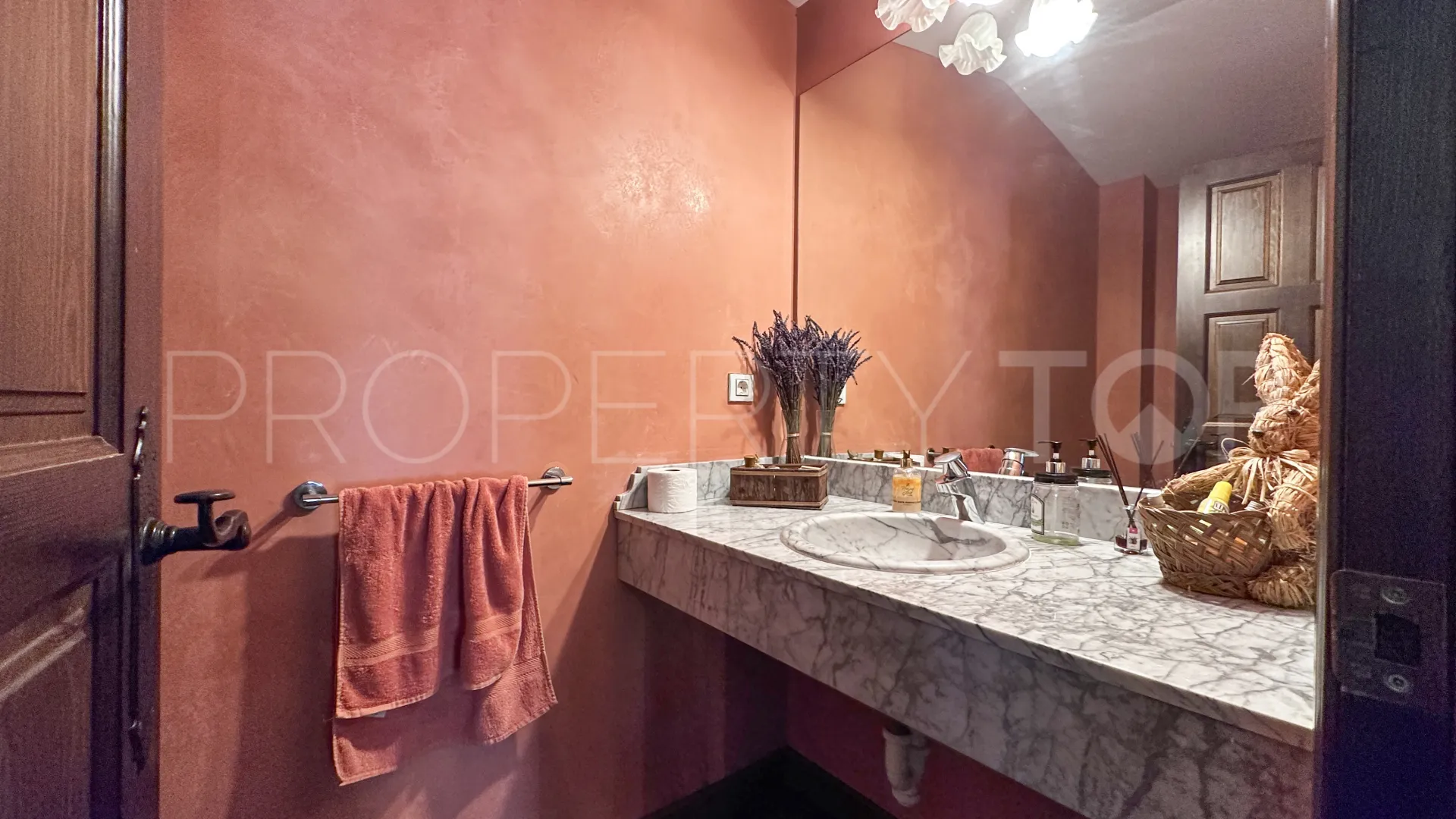 Comprar finca con 5 dormitorios en Ojen