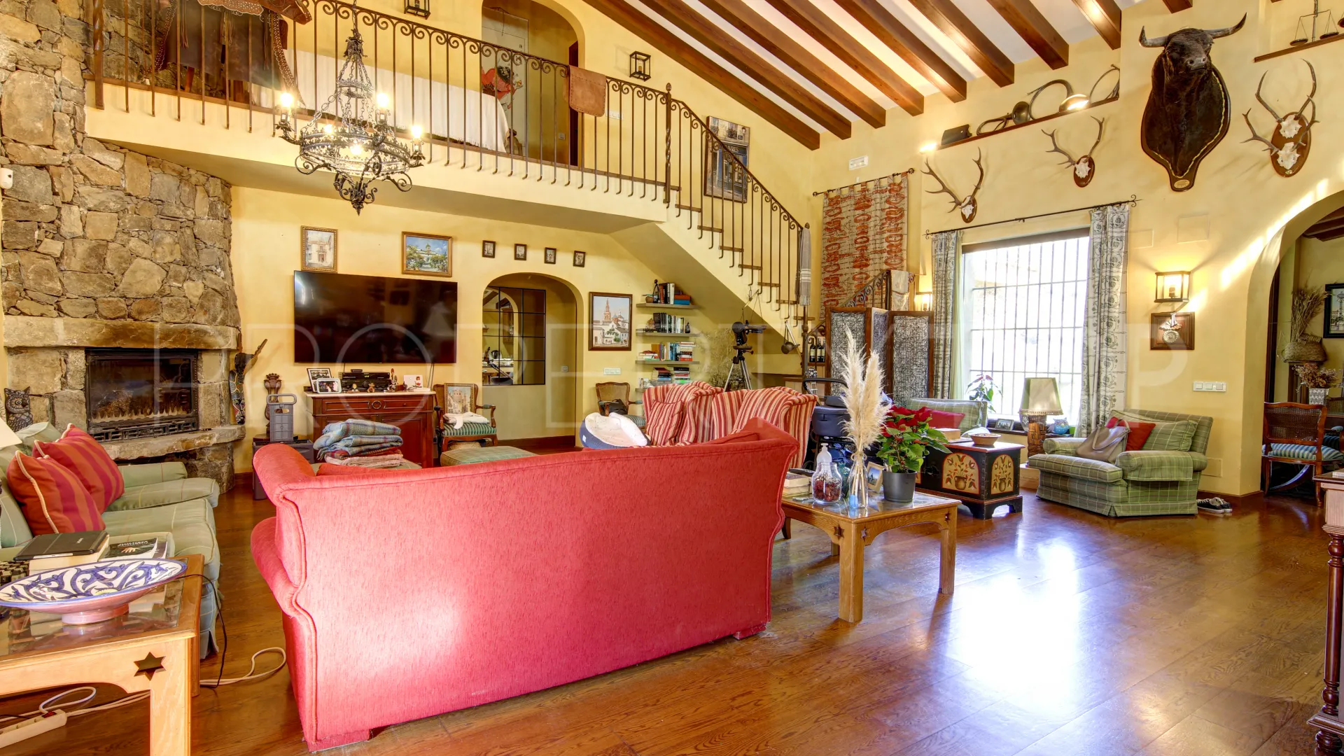 Comprar finca con 5 dormitorios en Ojen