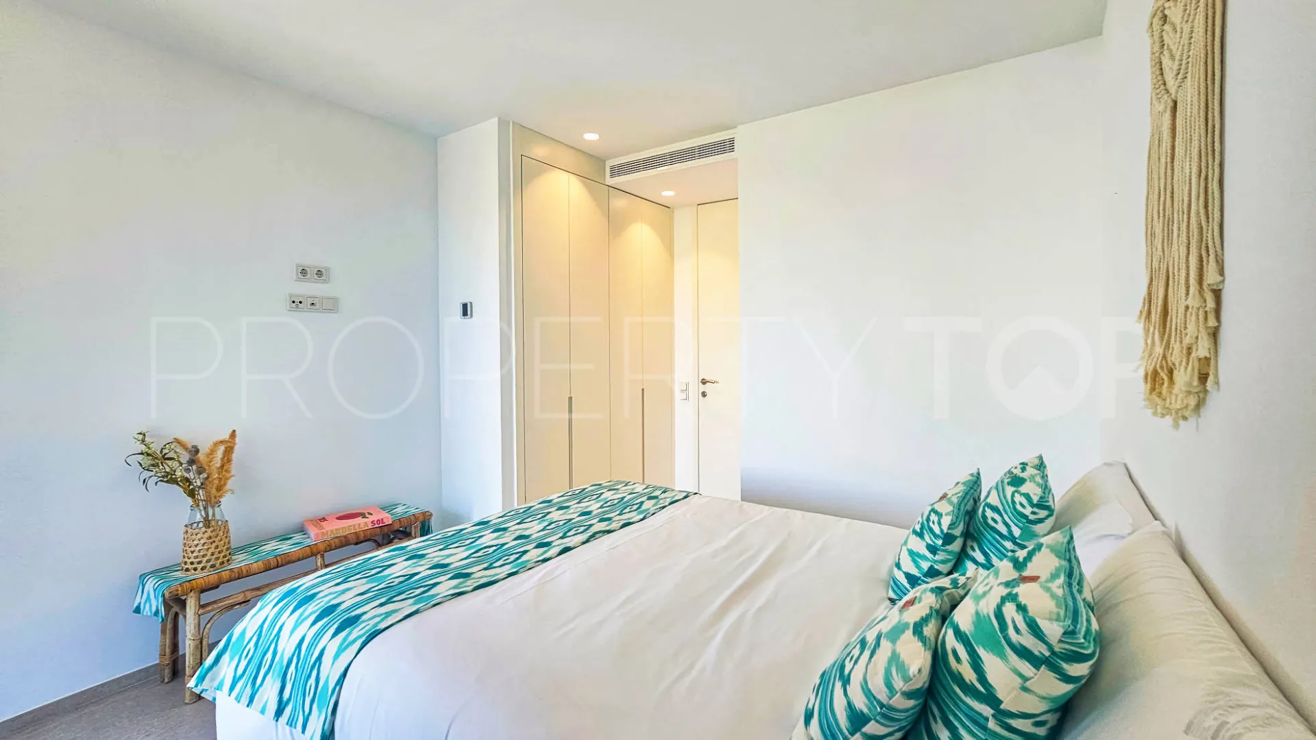 Comprar apartamento con 3 dormitorios en Los Arqueros