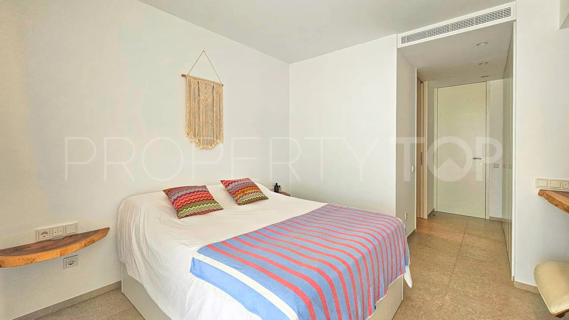 Comprar apartamento con 3 dormitorios en Los Arqueros