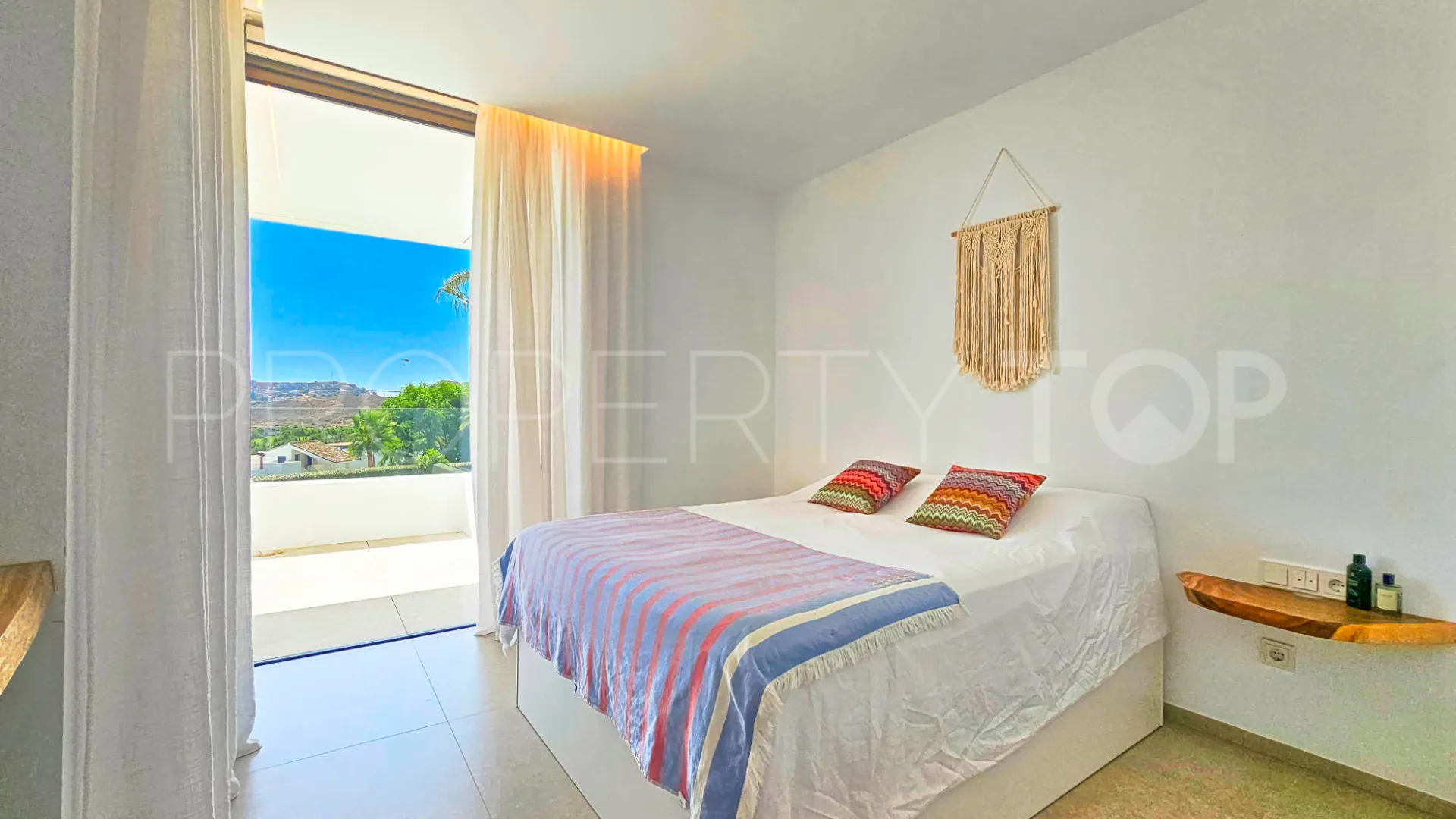 Comprar apartamento con 3 dormitorios en Los Arqueros
