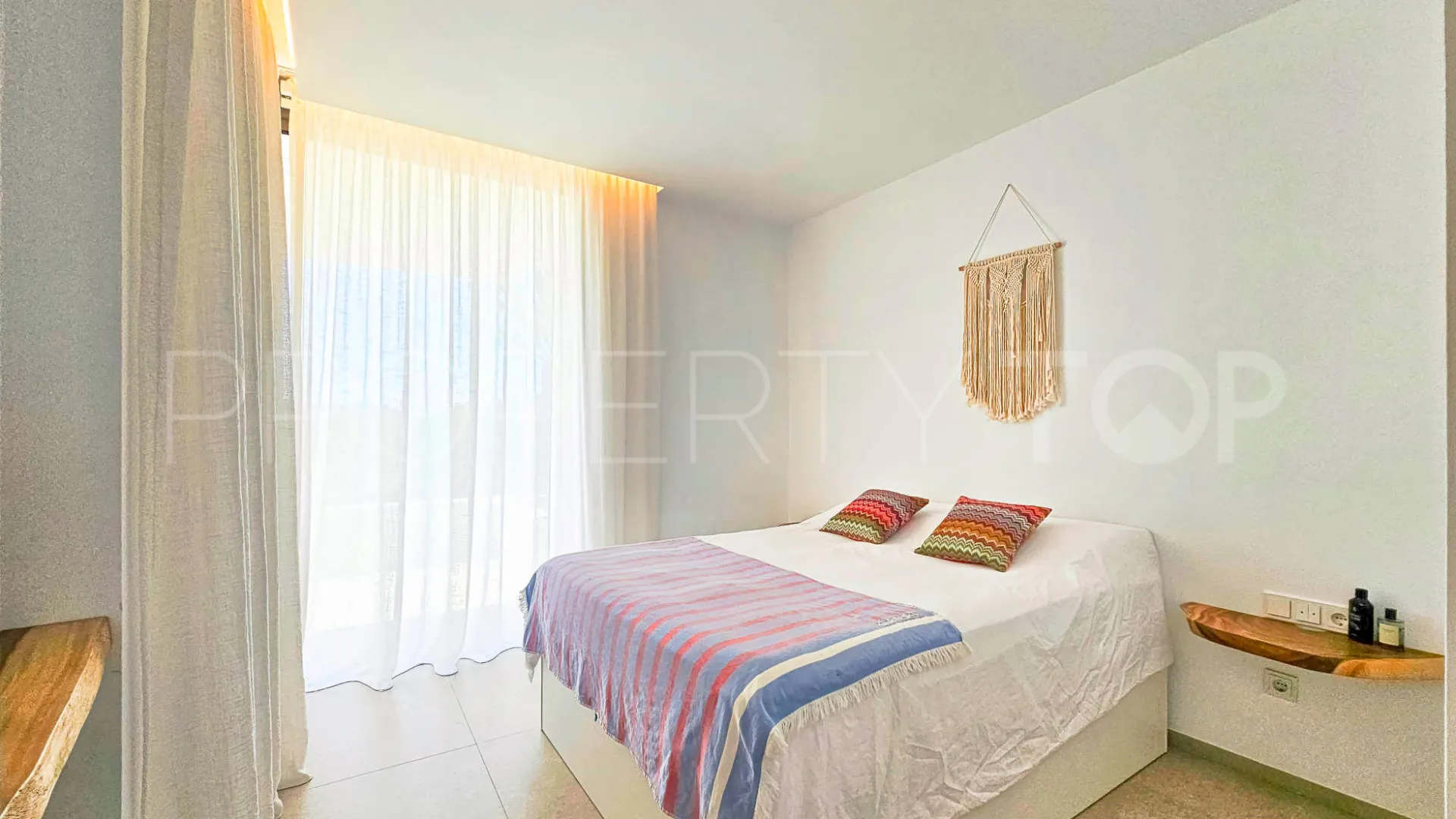 Comprar apartamento con 3 dormitorios en Los Arqueros