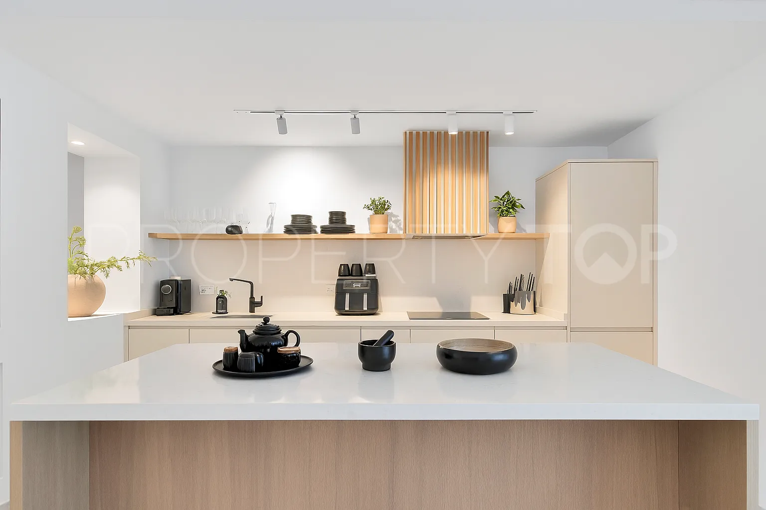 Apartamento planta baja de 2 dormitorios a la venta en Estepona