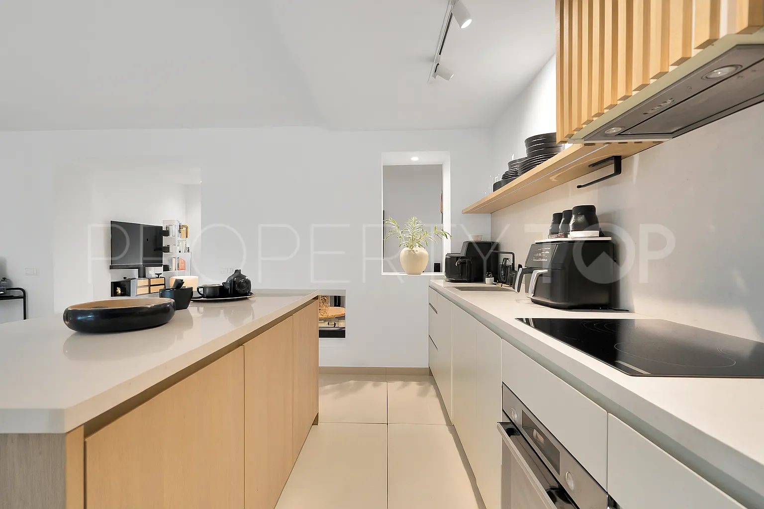 Apartamento planta baja de 2 dormitorios a la venta en Estepona