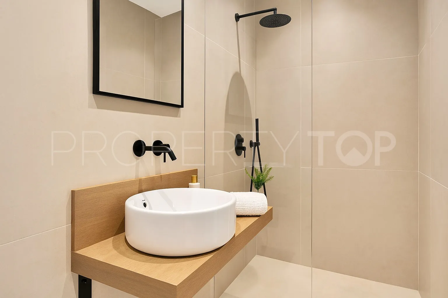 Apartamento planta baja de 2 dormitorios a la venta en Estepona