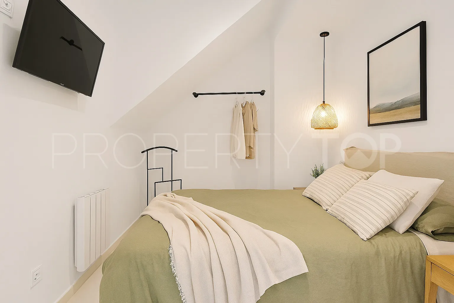 Apartamento planta baja de 2 dormitorios a la venta en Estepona