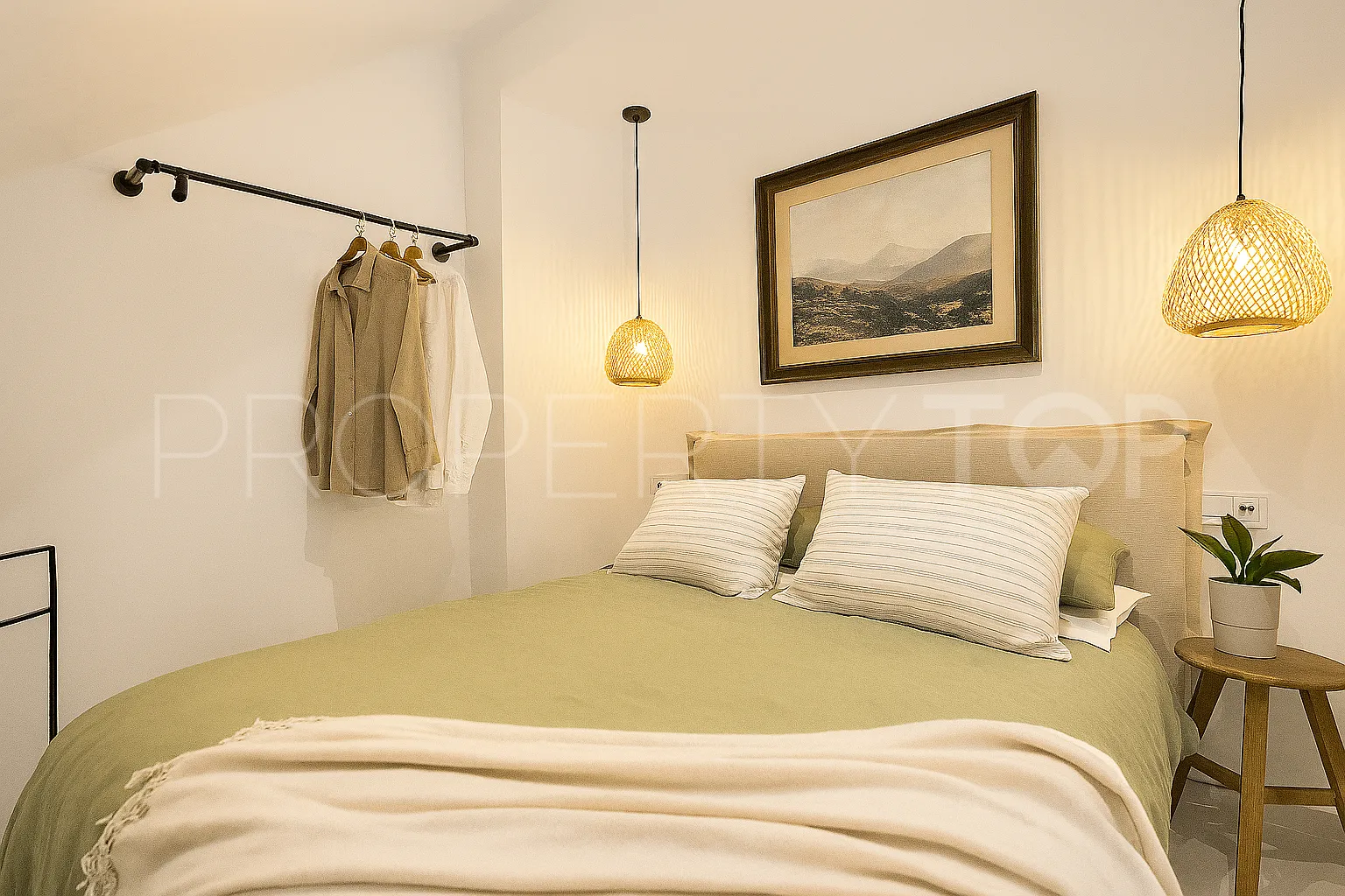 Apartamento planta baja de 2 dormitorios a la venta en Estepona