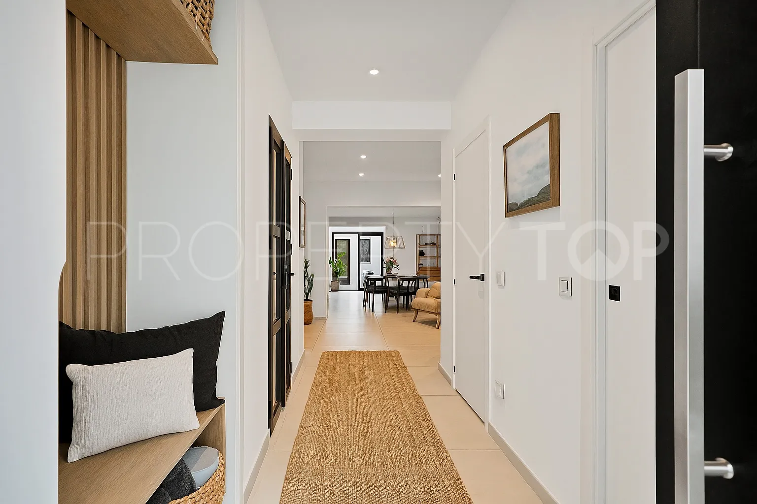 Apartamento planta baja de 2 dormitorios a la venta en Estepona