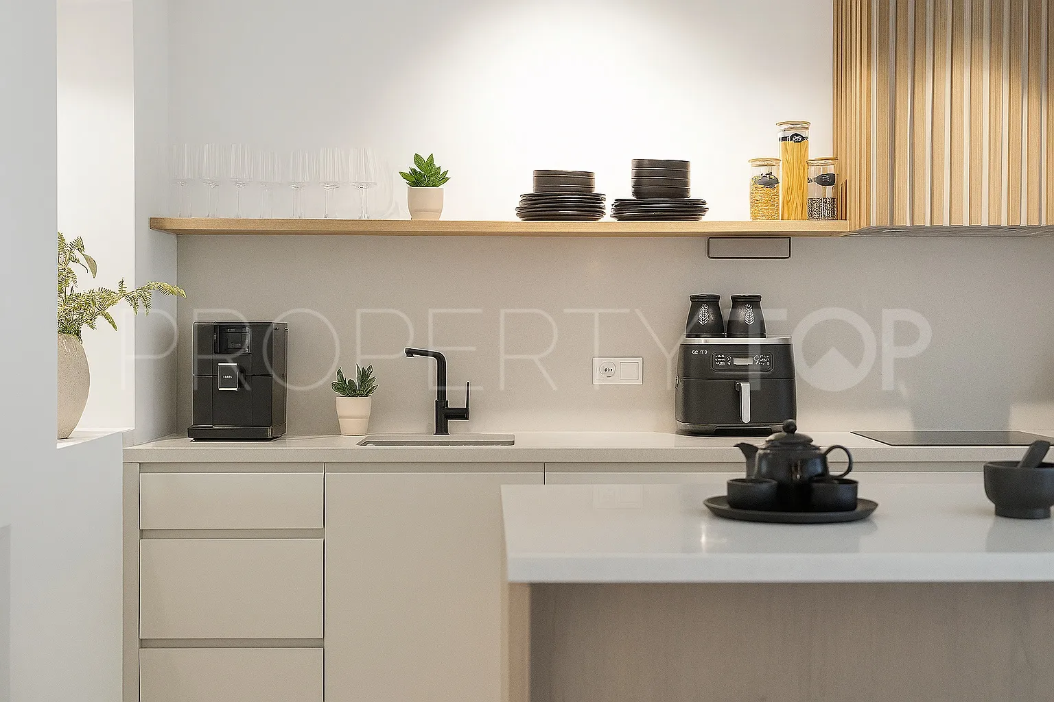 Apartamento planta baja de 2 dormitorios a la venta en Estepona