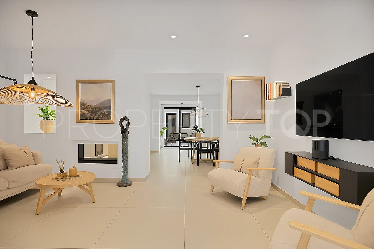 Apartamento planta baja de 2 dormitorios a la venta en Estepona