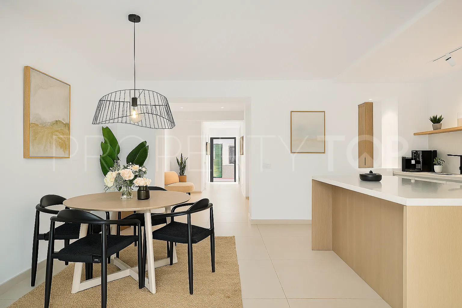 Apartamento planta baja de 2 dormitorios a la venta en Estepona
