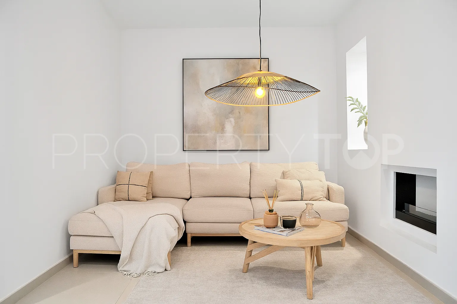 Apartamento planta baja de 2 dormitorios a la venta en Estepona