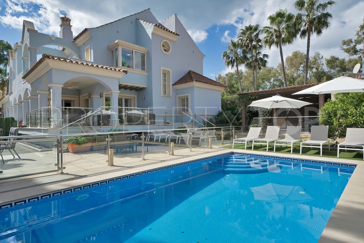 Villa for sale in Marbella - Puerto Banus with 7 bedrooms