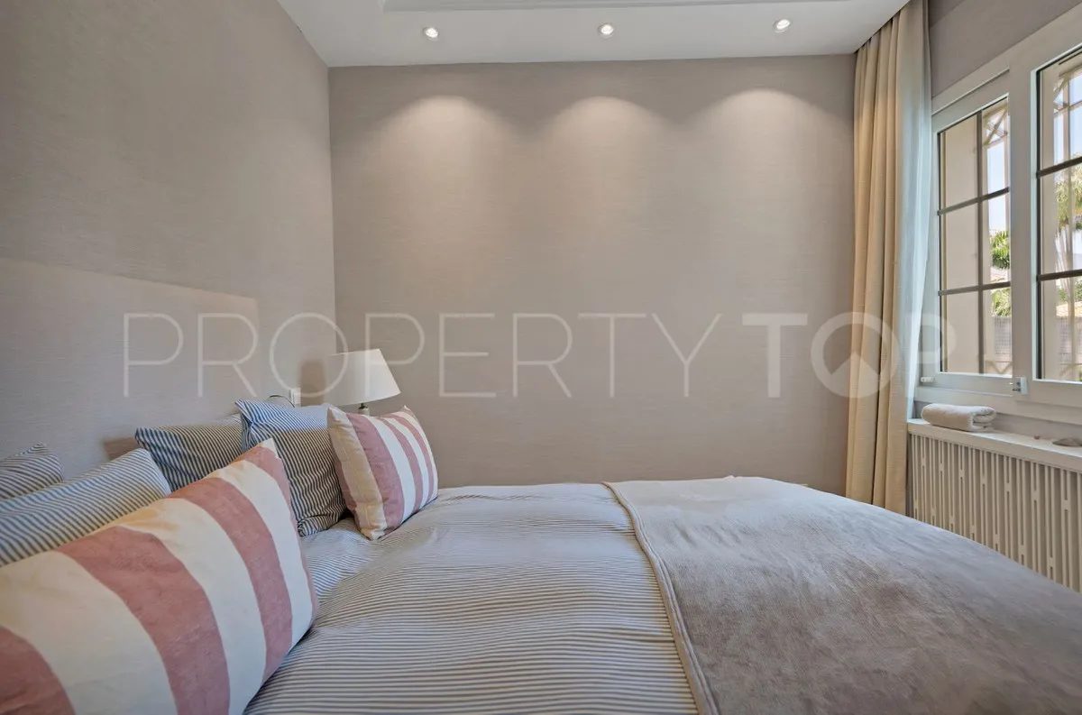 Villa for sale in Marbella - Puerto Banus with 7 bedrooms