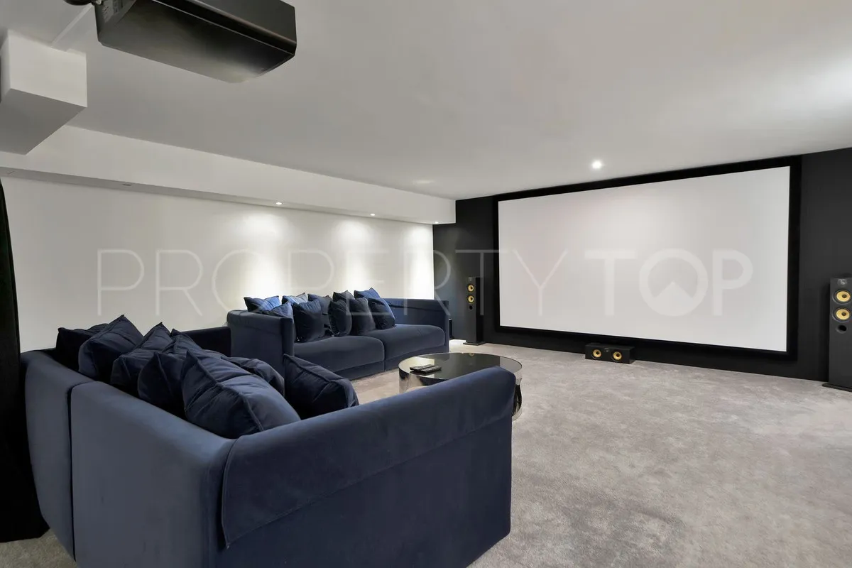 Villa for sale in Marbella - Puerto Banus with 7 bedrooms