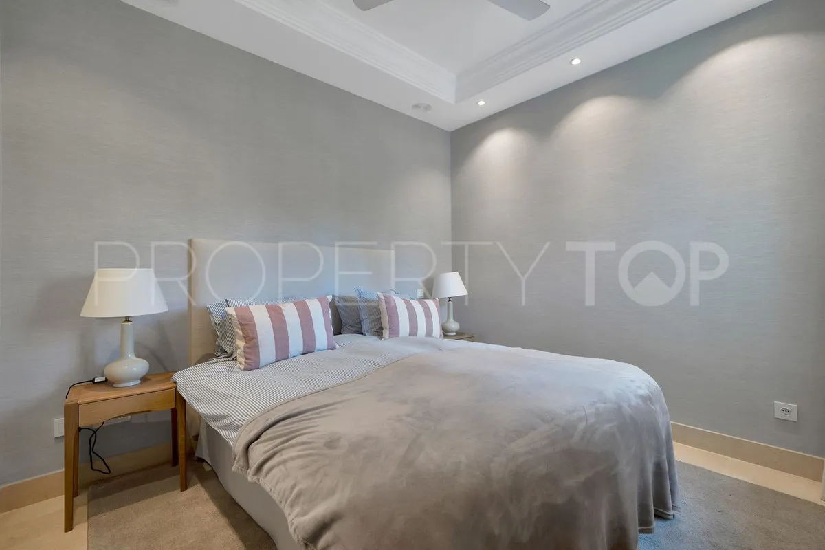 Villa for sale in Marbella - Puerto Banus with 7 bedrooms